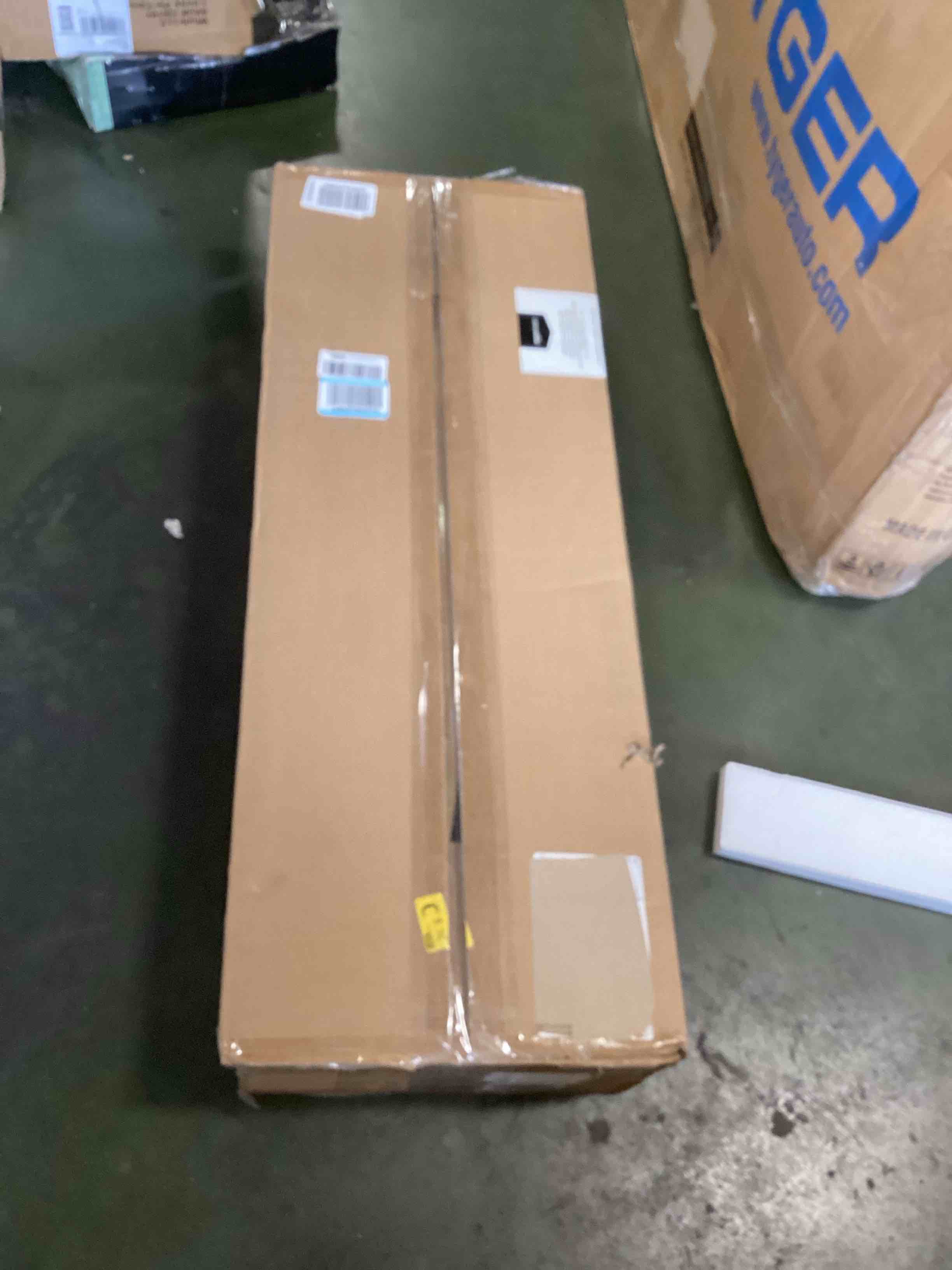 https://s3.amazonaws.com/lotting-images-prod/bidfta/GRA0052008_1724873383108.jpeg
