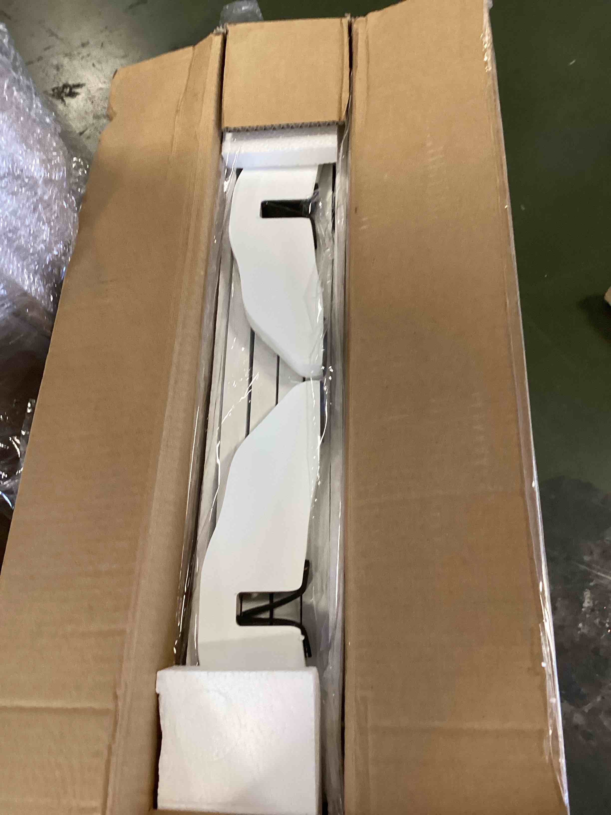 https://s3.amazonaws.com/lotting-images-prod/bidfta/GRA0052048_1724935348023.jpeg
