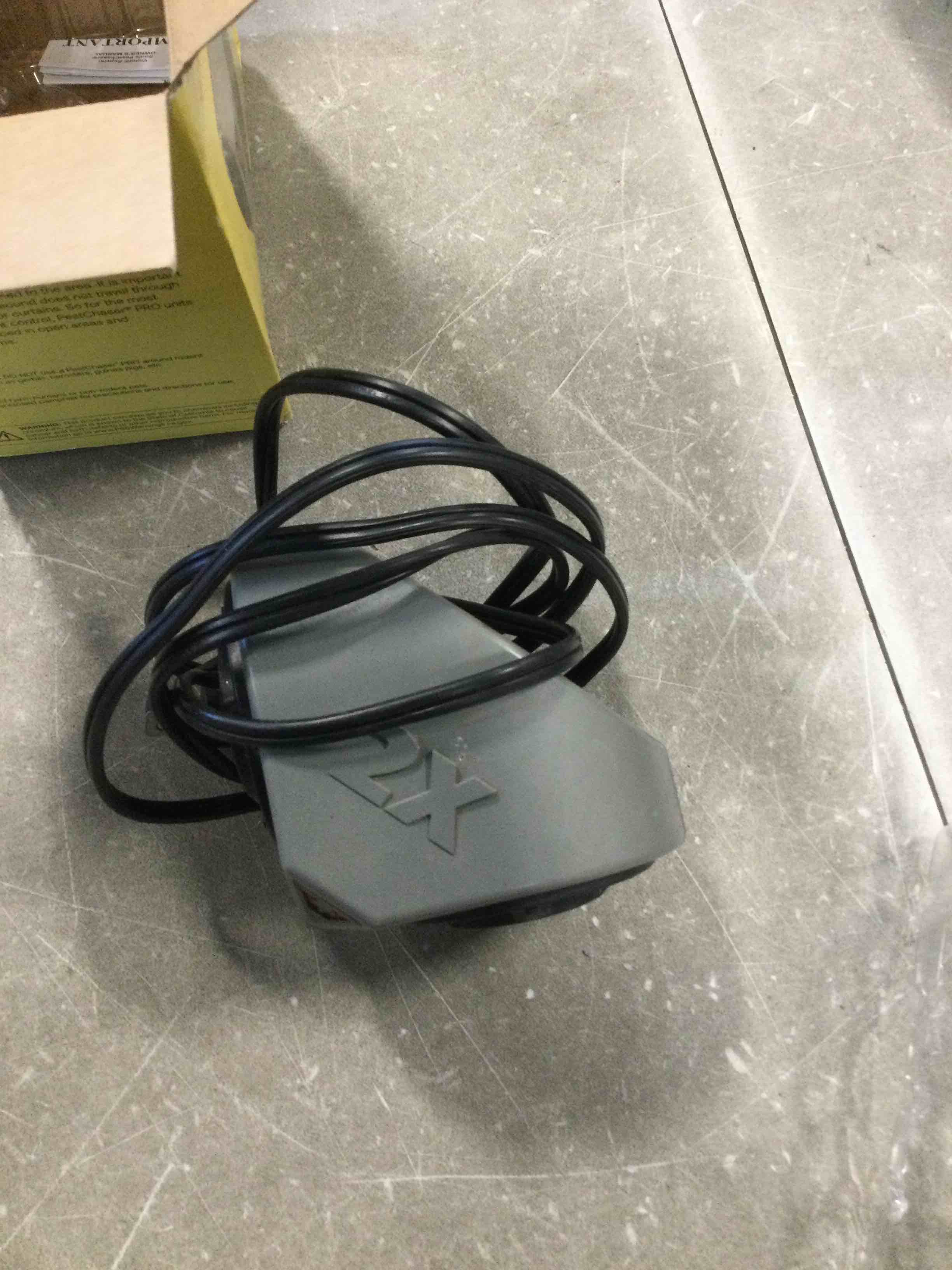 https://s3.amazonaws.com/lotting-images-prod/bidfta/GRA0053632_1725981512692.jpeg