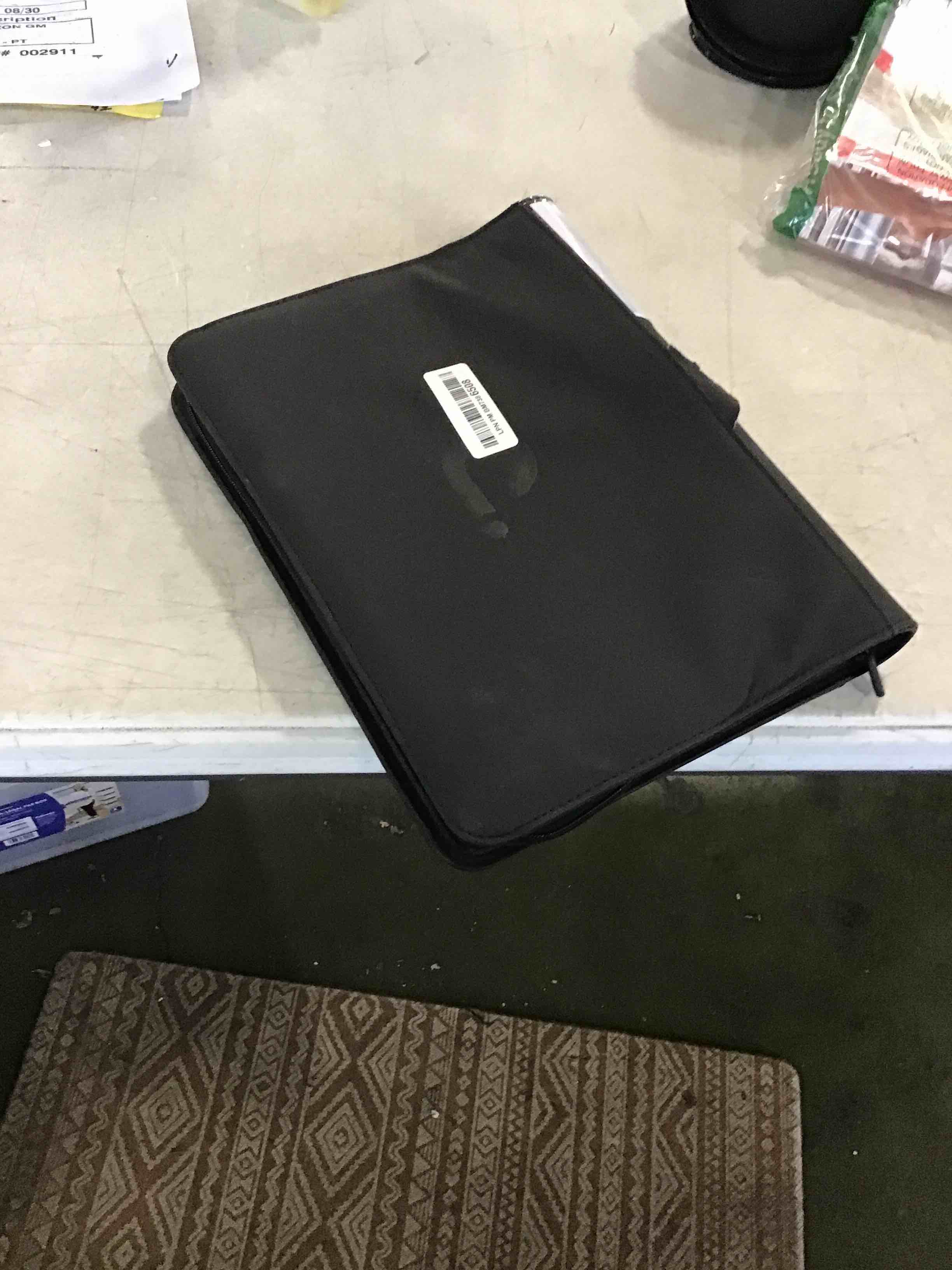 https://s3.amazonaws.com/lotting-images-prod/bidfta/GRA0058353_1726252515829.jpeg