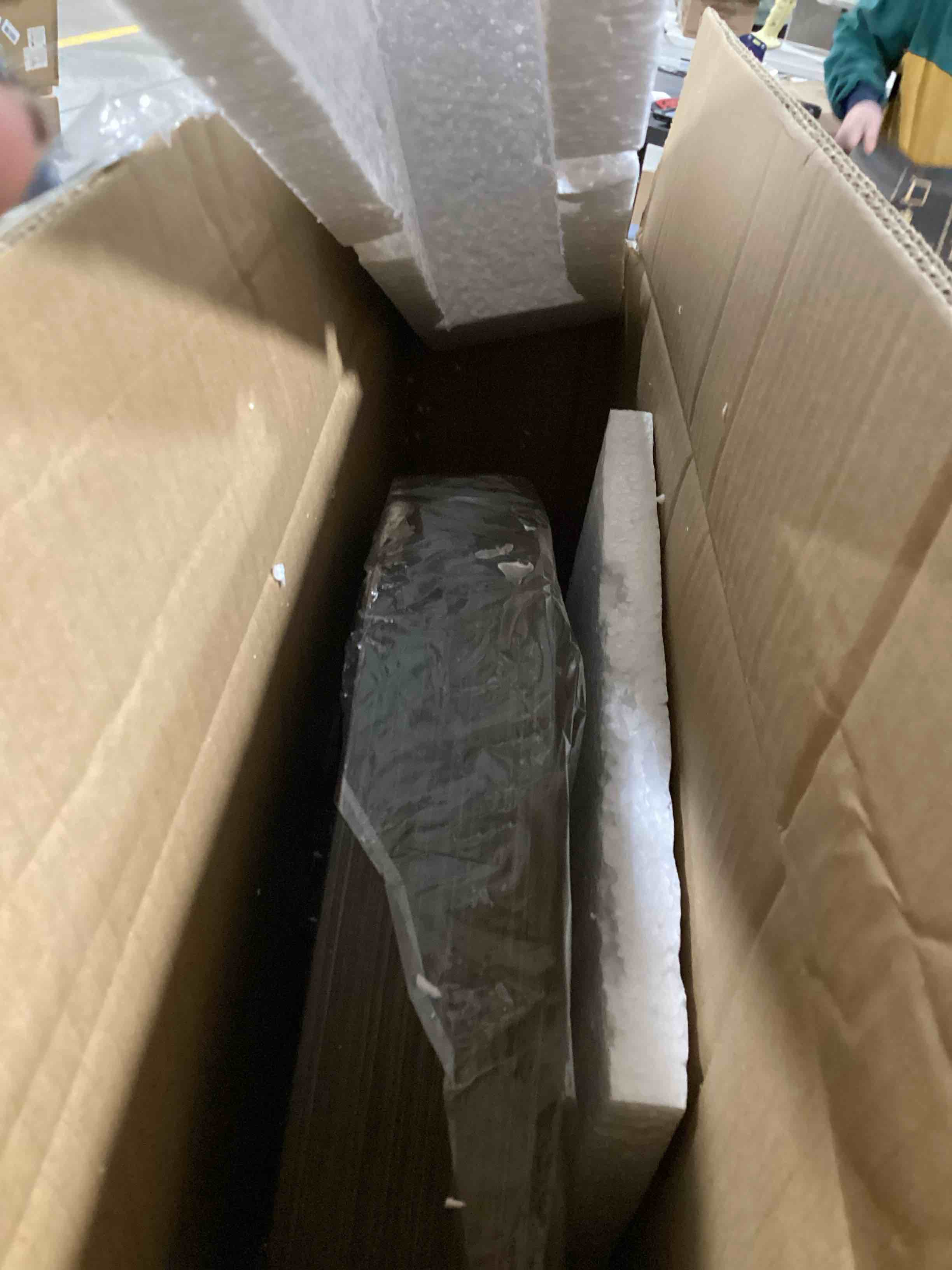 https://s3.amazonaws.com/lotting-images-prod/bidfta/GRA0072634_1732050201496.jpeg