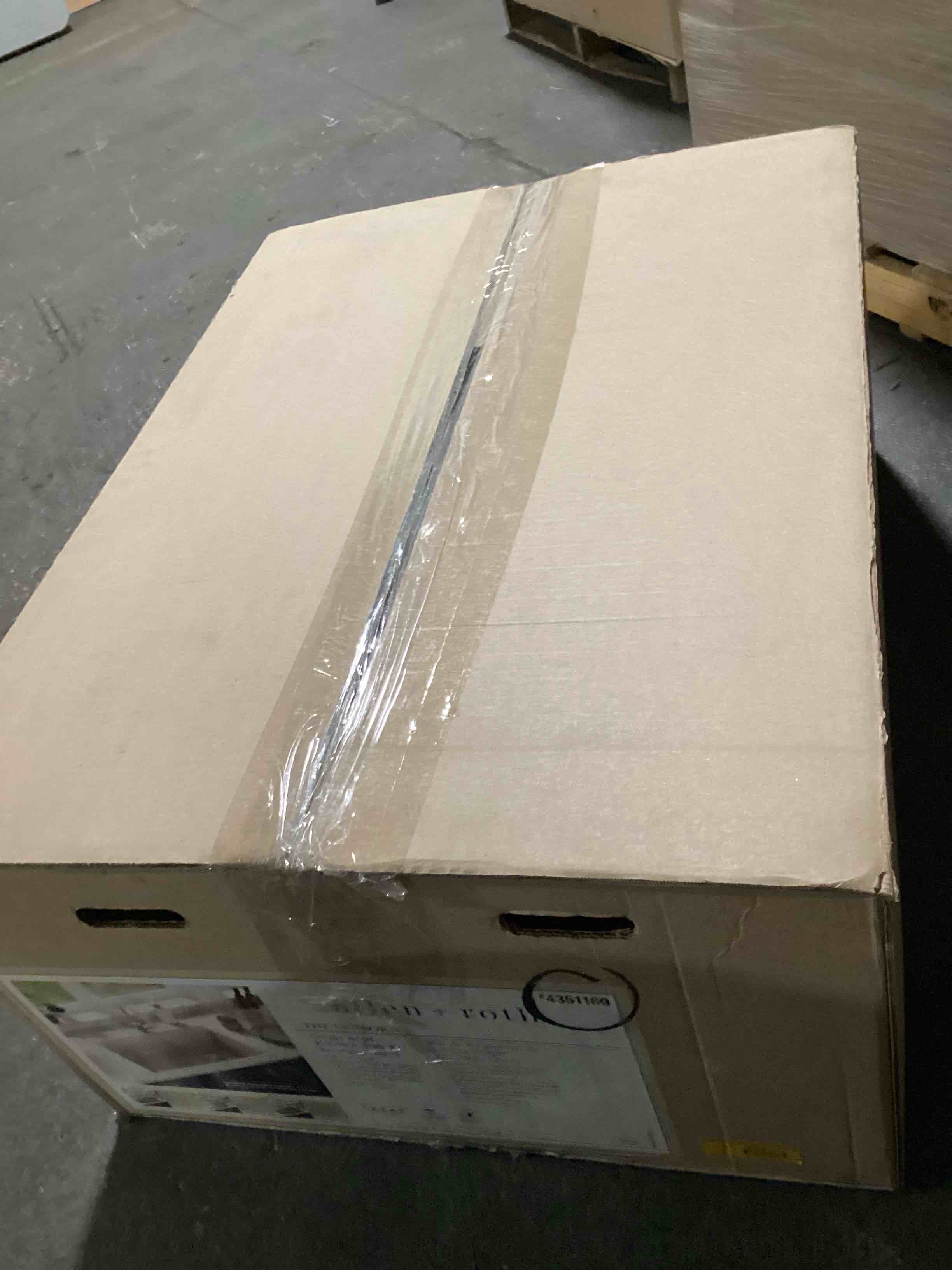 https://s3.amazonaws.com/lotting-images-prod/bidfta/GRA0073608_1730903504204.jpeg