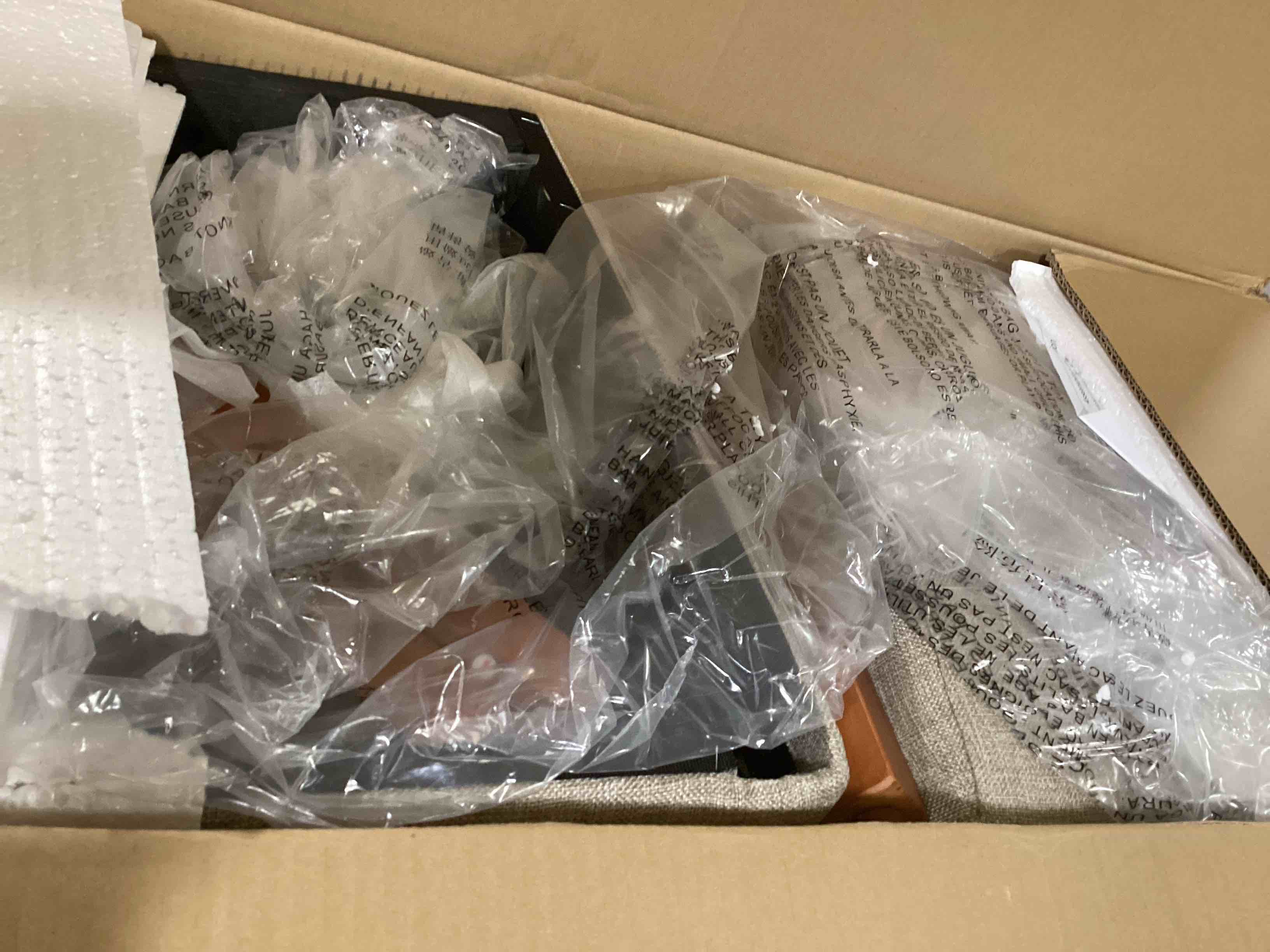 https://s3.amazonaws.com/lotting-images-prod/bidfta/GRA0074170_1734969853956.jpeg
