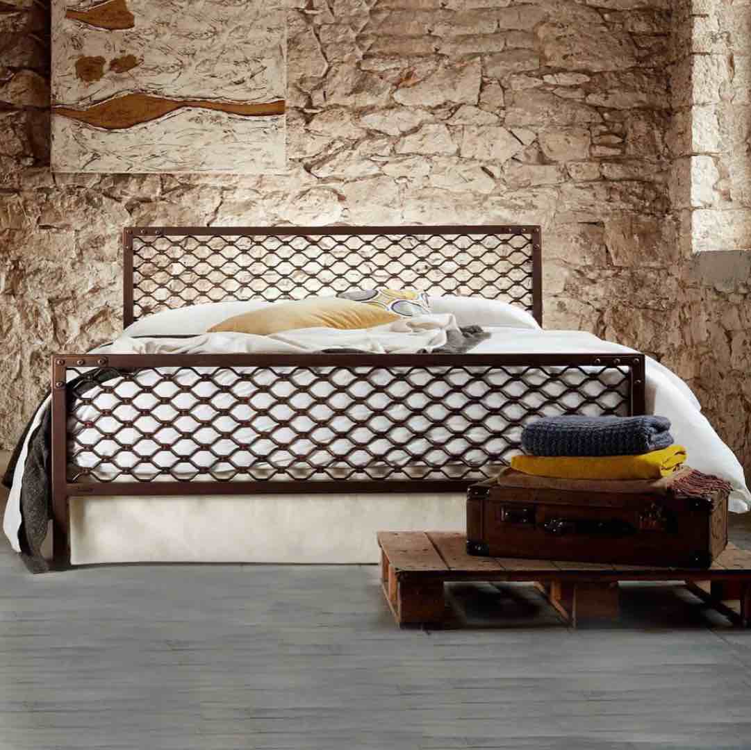 Industrial style bed frame DJ503687_1 (incomplete) (similar to stock photo)