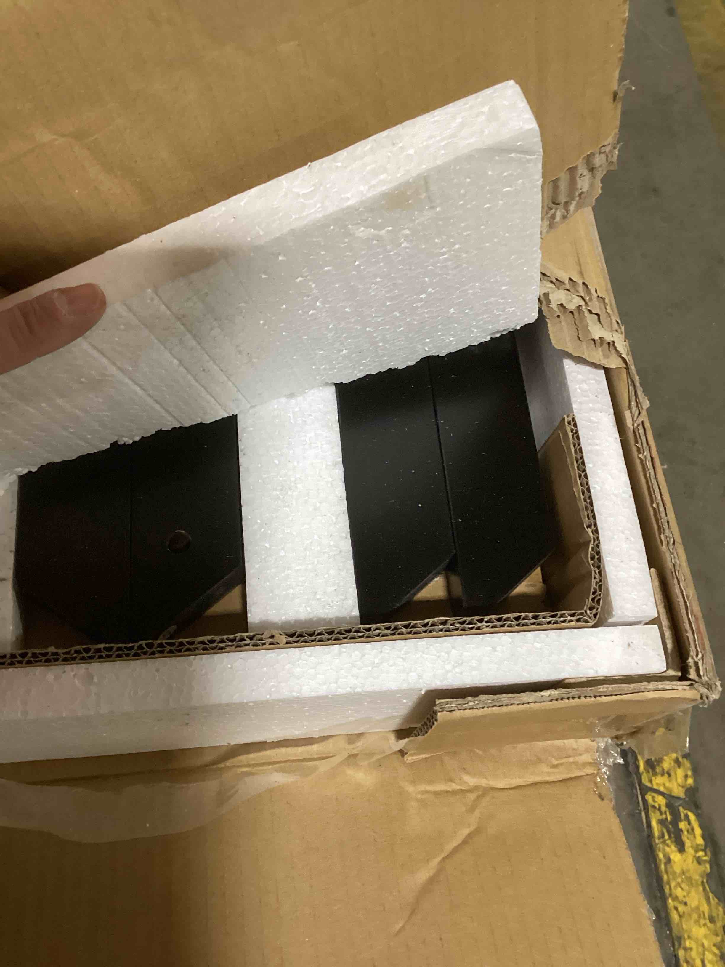 https://s3.amazonaws.com/lotting-images-prod/bidfta/GRA0074904_1734444163515.jpeg