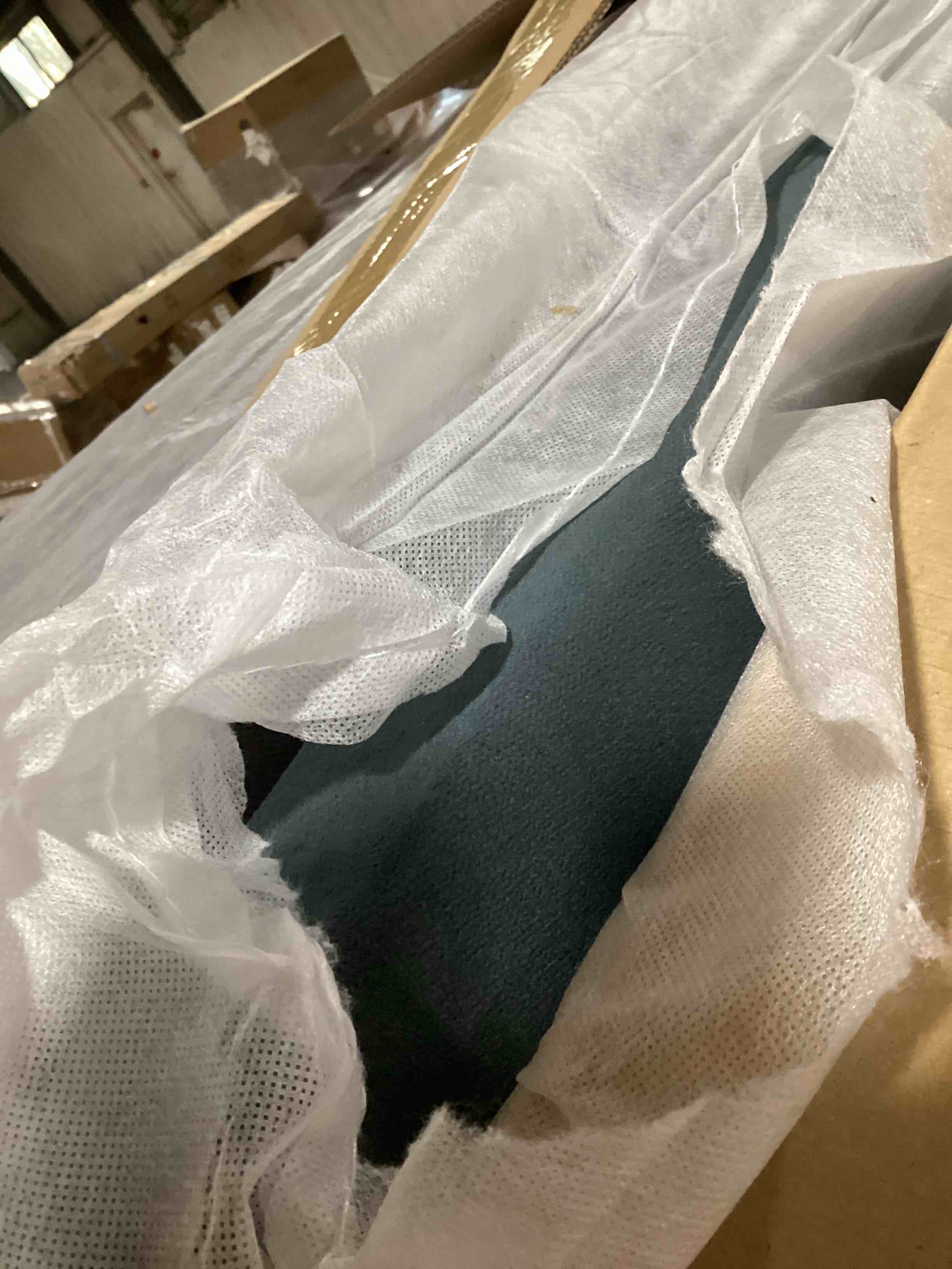 https://s3.amazonaws.com/lotting-images-prod/bidfta/GRA0076306_1734958492572.jpeg