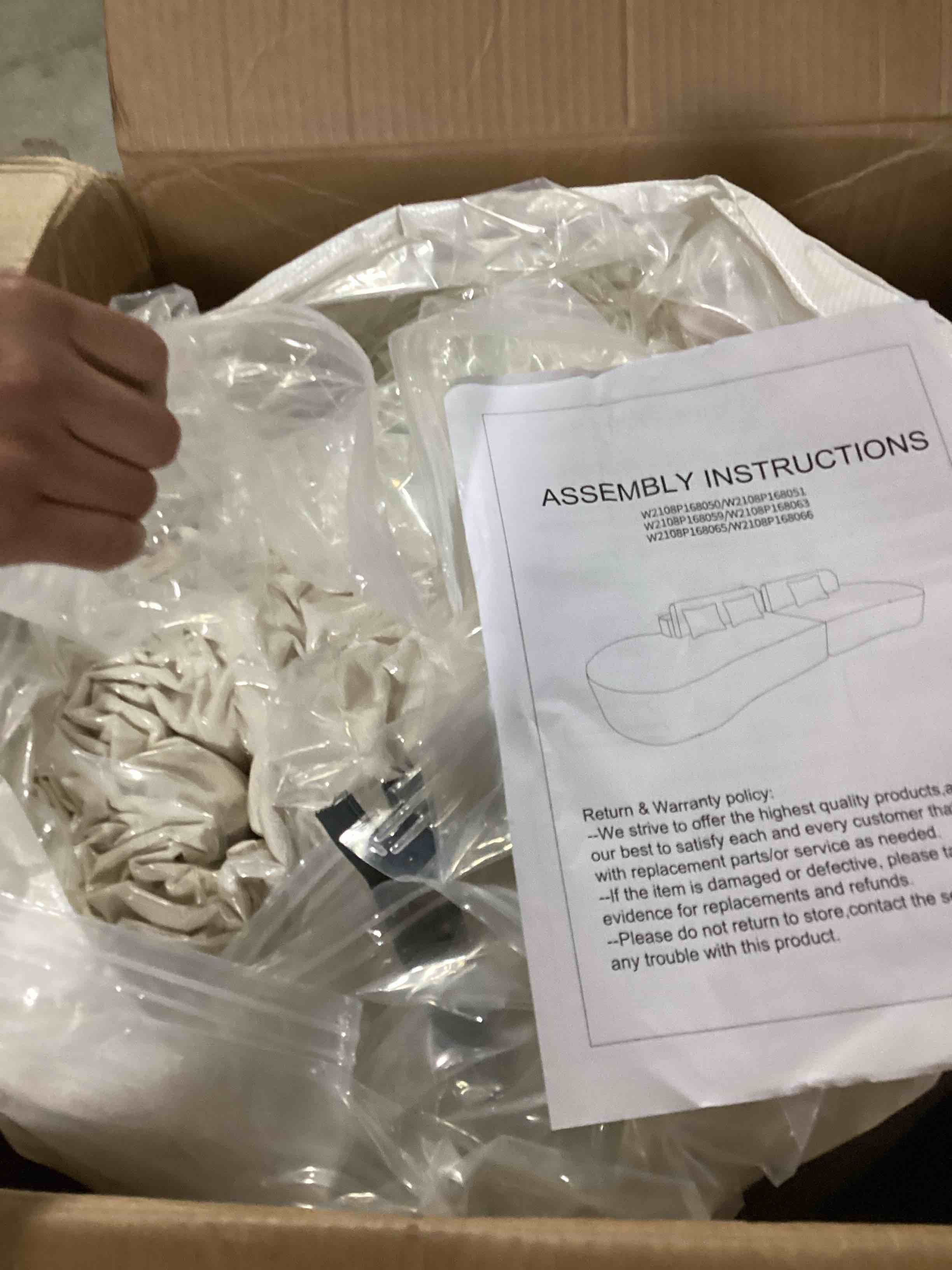 https://s3.amazonaws.com/lotting-images-prod/bidfta/GRA0076691_1734438331403.jpeg