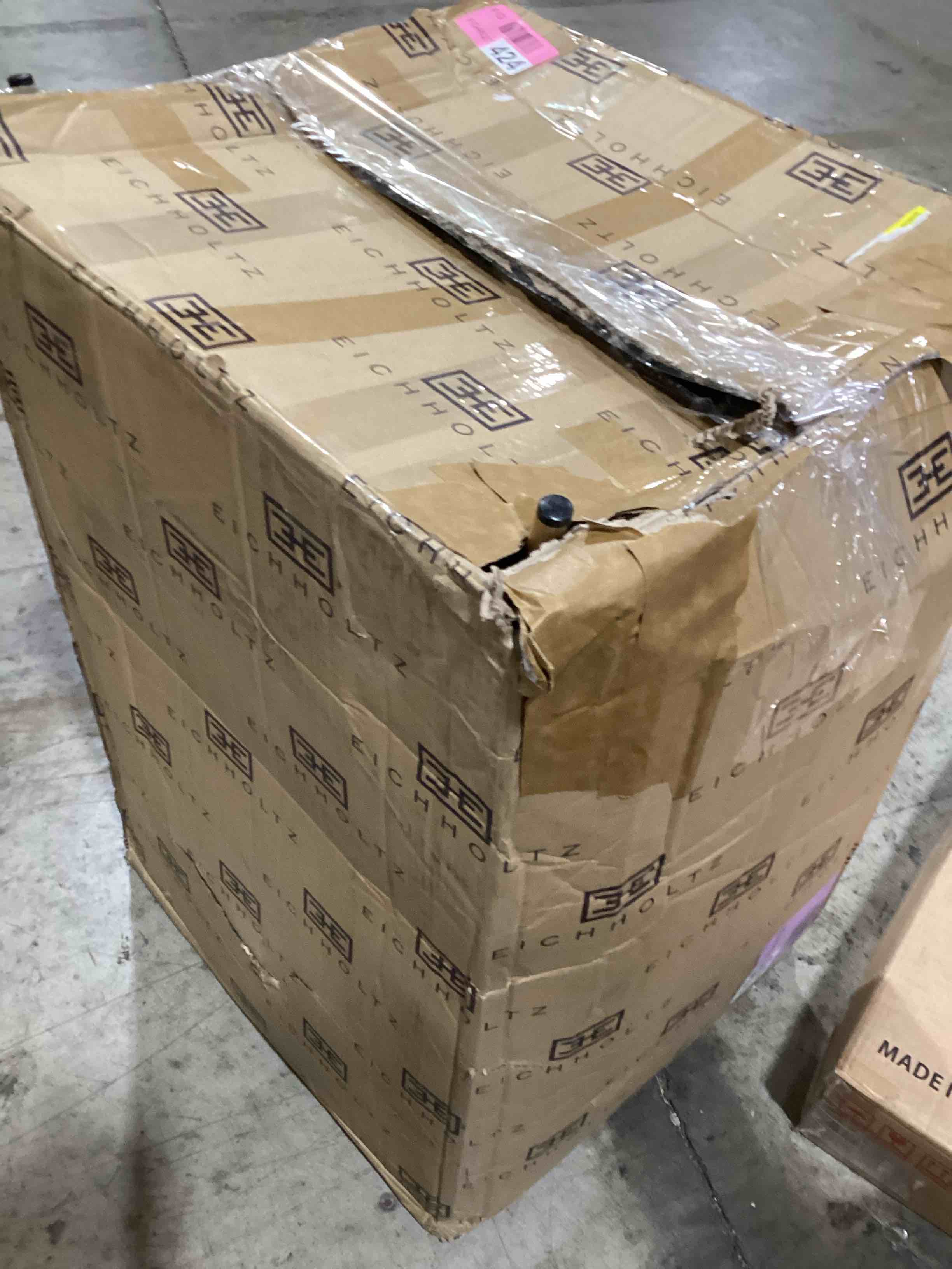 https://s3.amazonaws.com/lotting-images-prod/bidfta/GRA0076844_1734111788766.jpeg