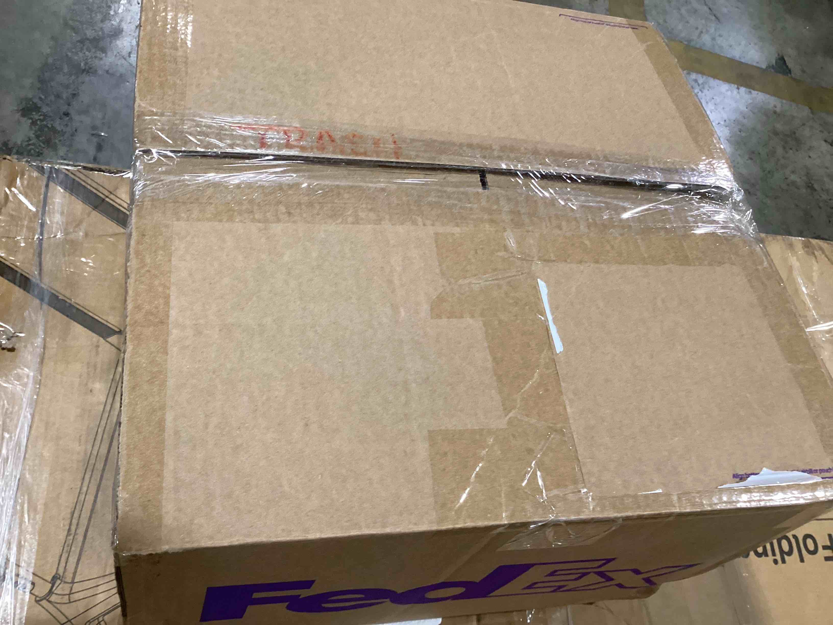 https://s3.amazonaws.com/lotting-images-prod/bidfta/GRA0077377_1733778628187.jpeg