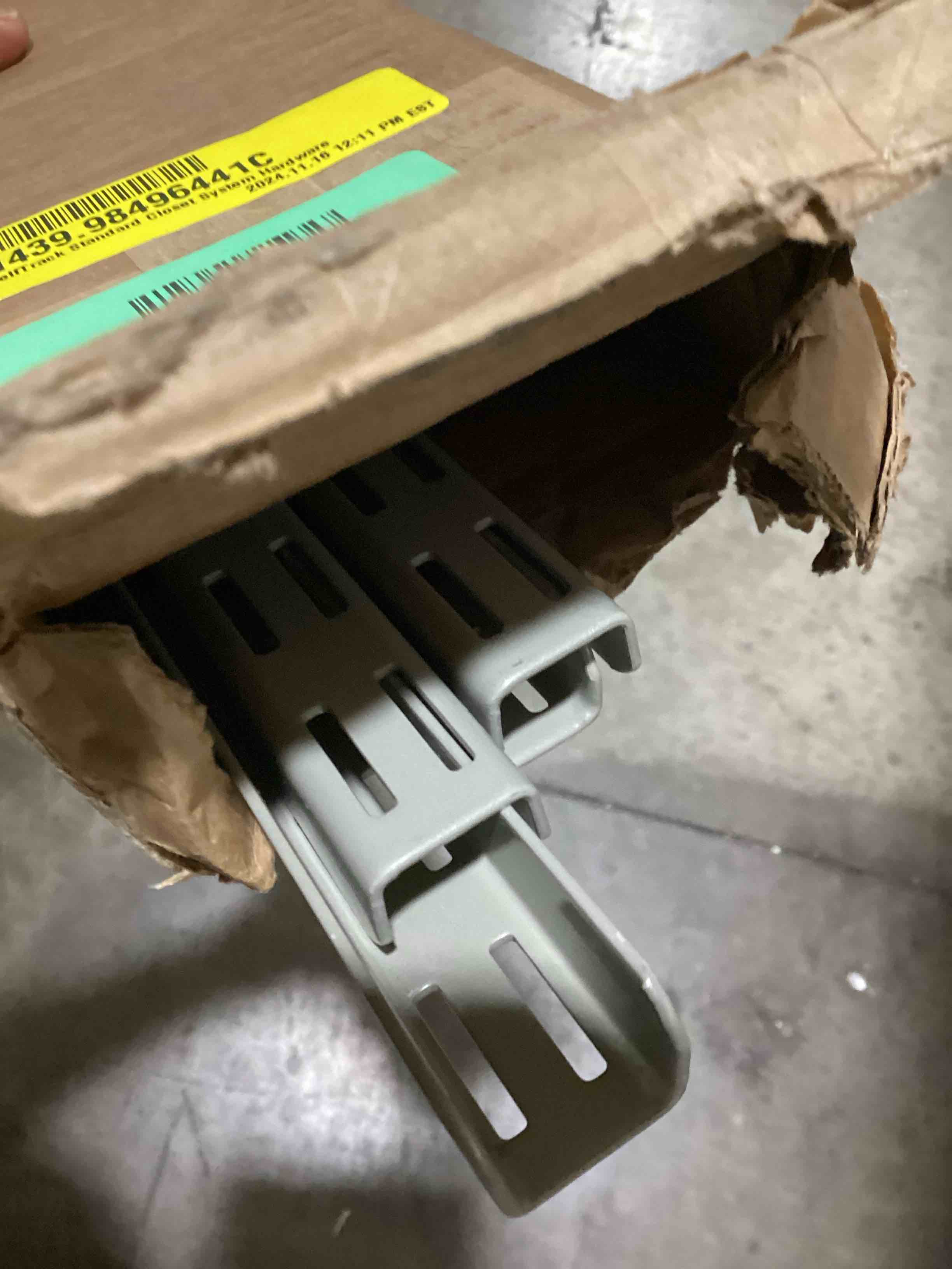 https://s3.amazonaws.com/lotting-images-prod/bidfta/GRA0077422_1733752105121.jpeg