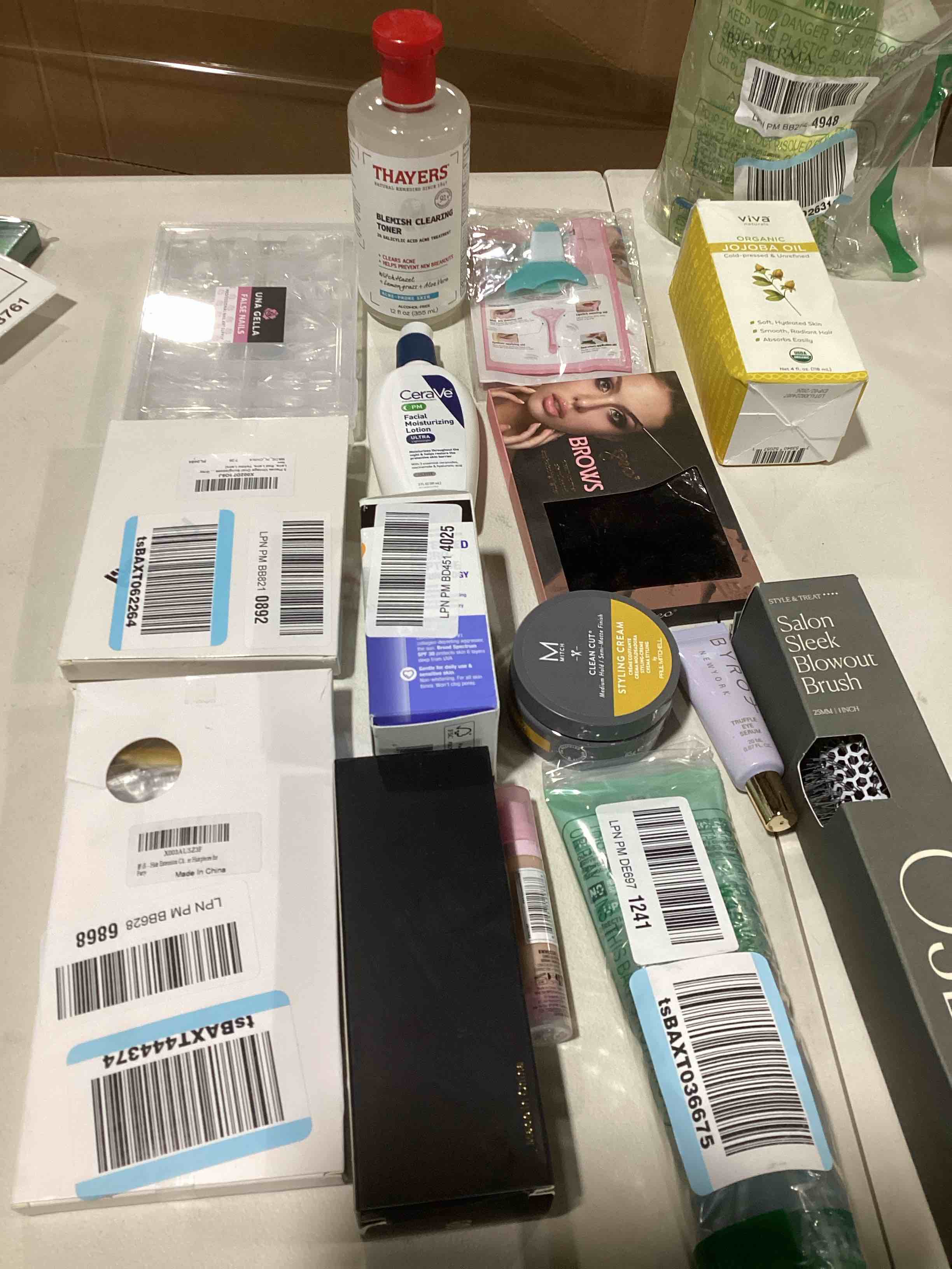 https://s3.amazonaws.com/lotting-images-prod/bidfta/GRA0078283_1733588148771.jpeg