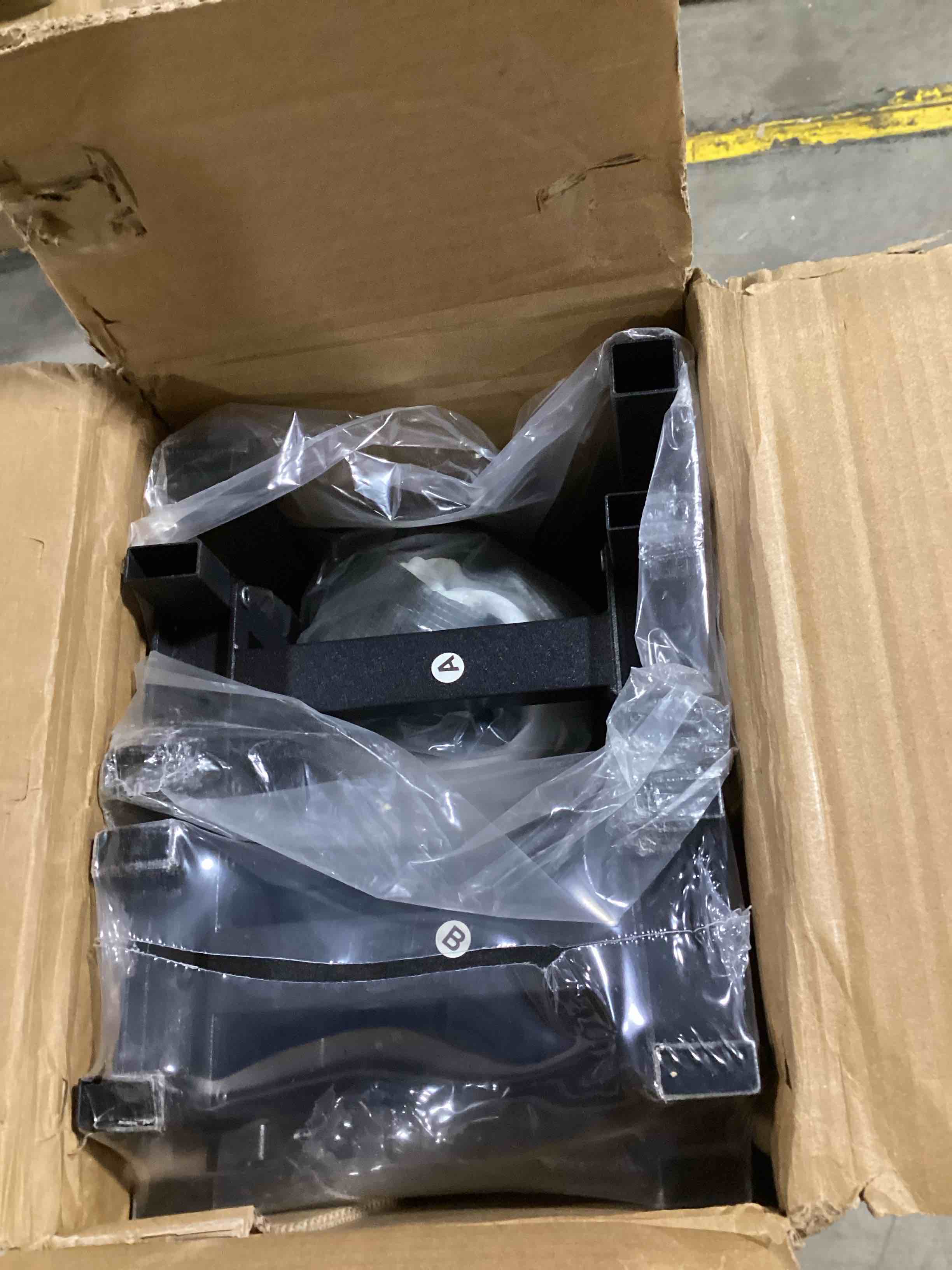 https://s3.amazonaws.com/lotting-images-prod/bidfta/GRA0078803_1732125216203.jpeg