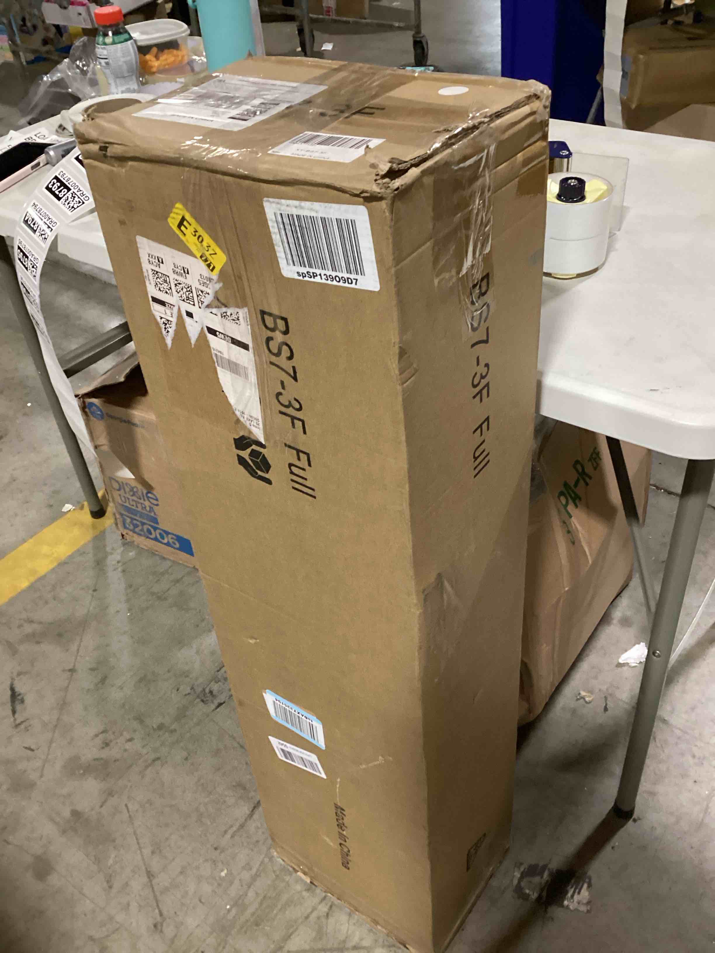 https://s3.amazonaws.com/lotting-images-prod/bidfta/GRA0078803_1732125231821.jpeg