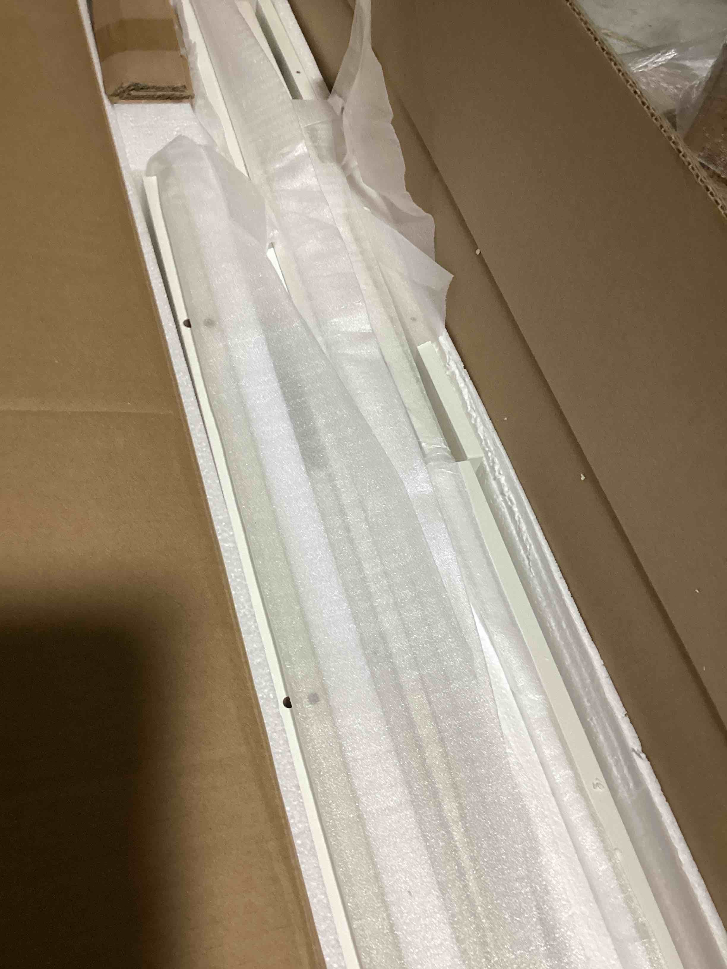 https://s3.amazonaws.com/lotting-images-prod/bidfta/GRA0080634_1734641915085.jpeg