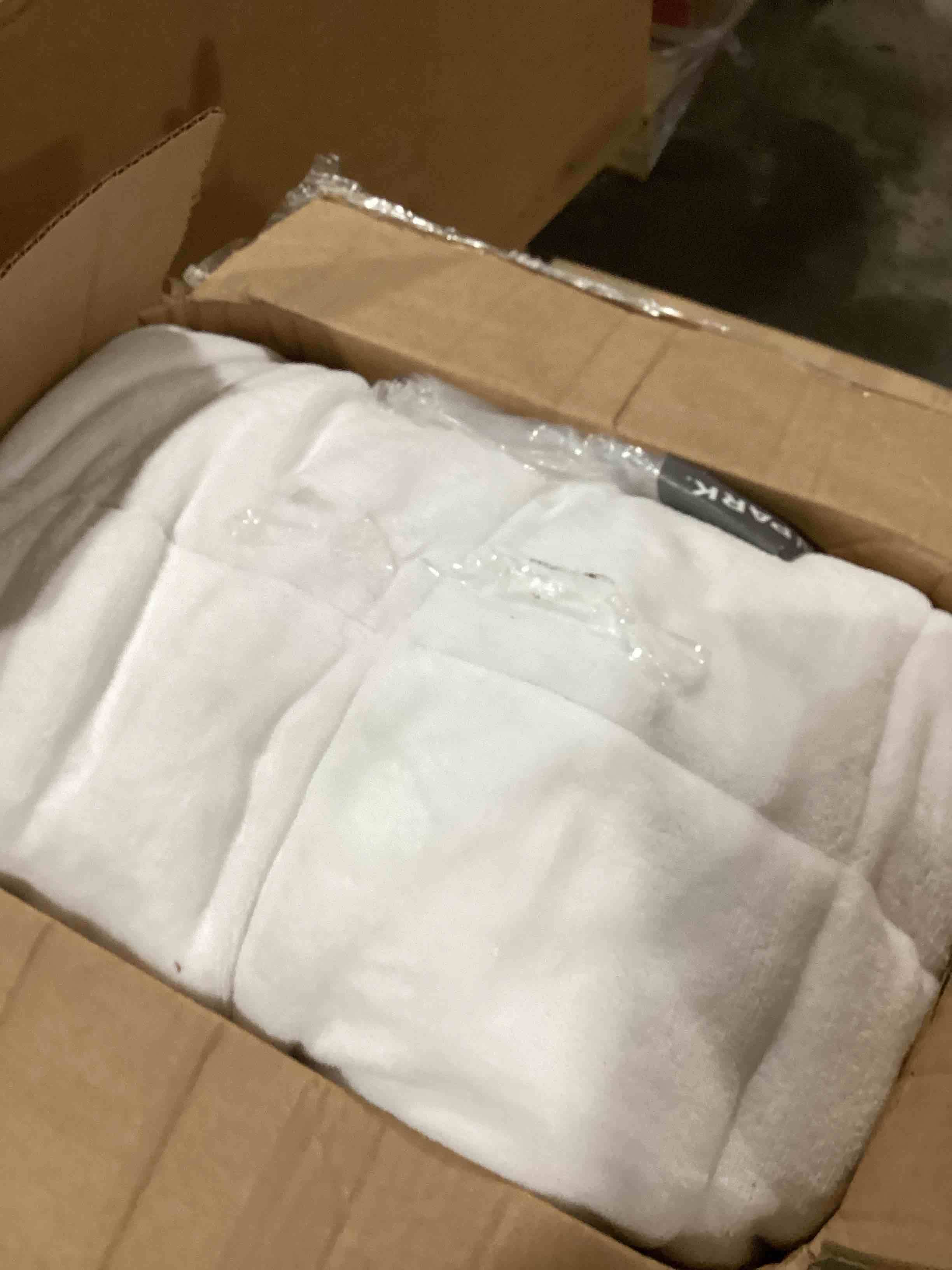 https://s3.amazonaws.com/lotting-images-prod/bidfta/GRA0081578_1733760263685.jpeg