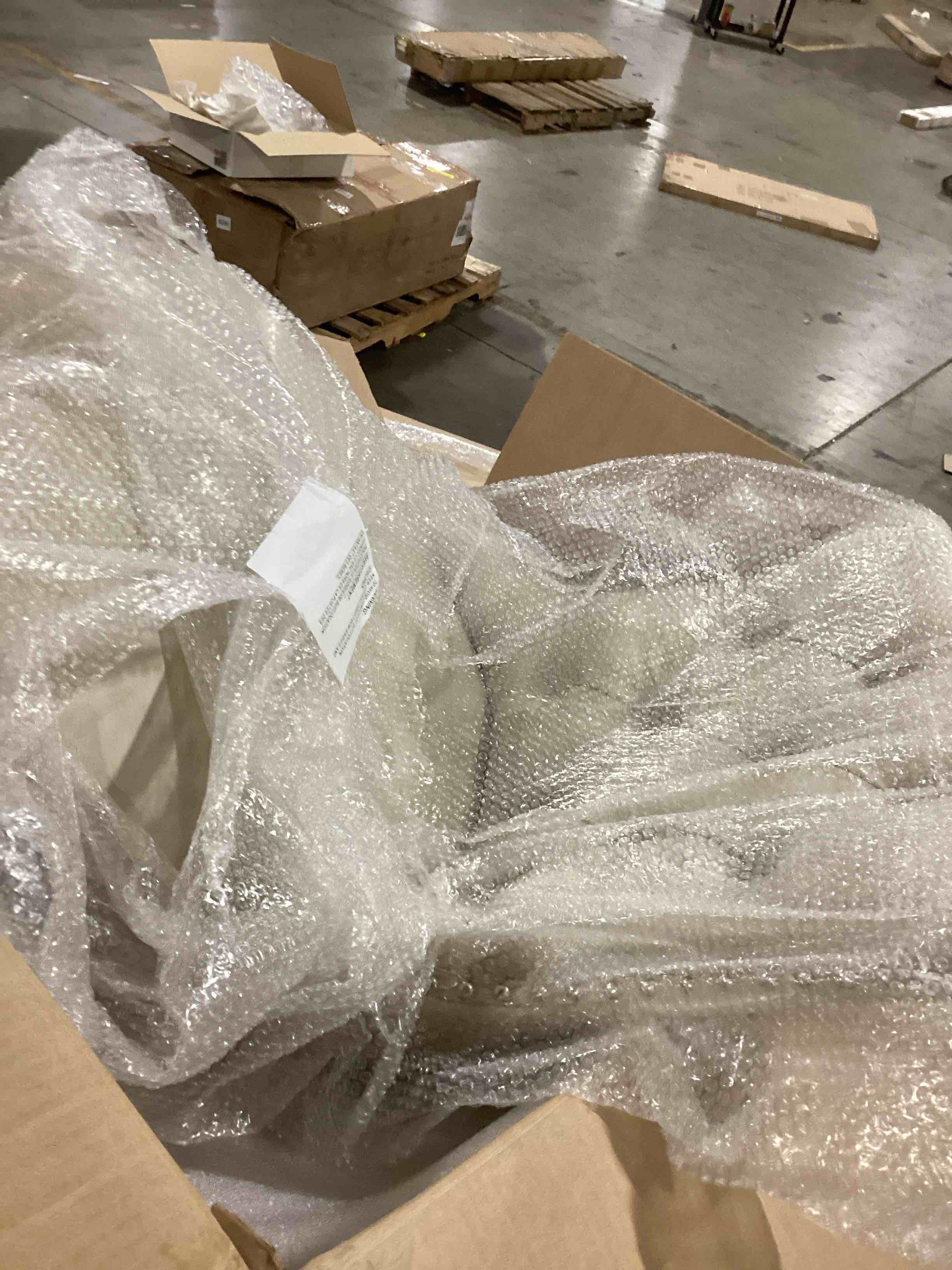 https://s3.amazonaws.com/lotting-images-prod/bidfta/GRA0081807_1733250235873.jpeg