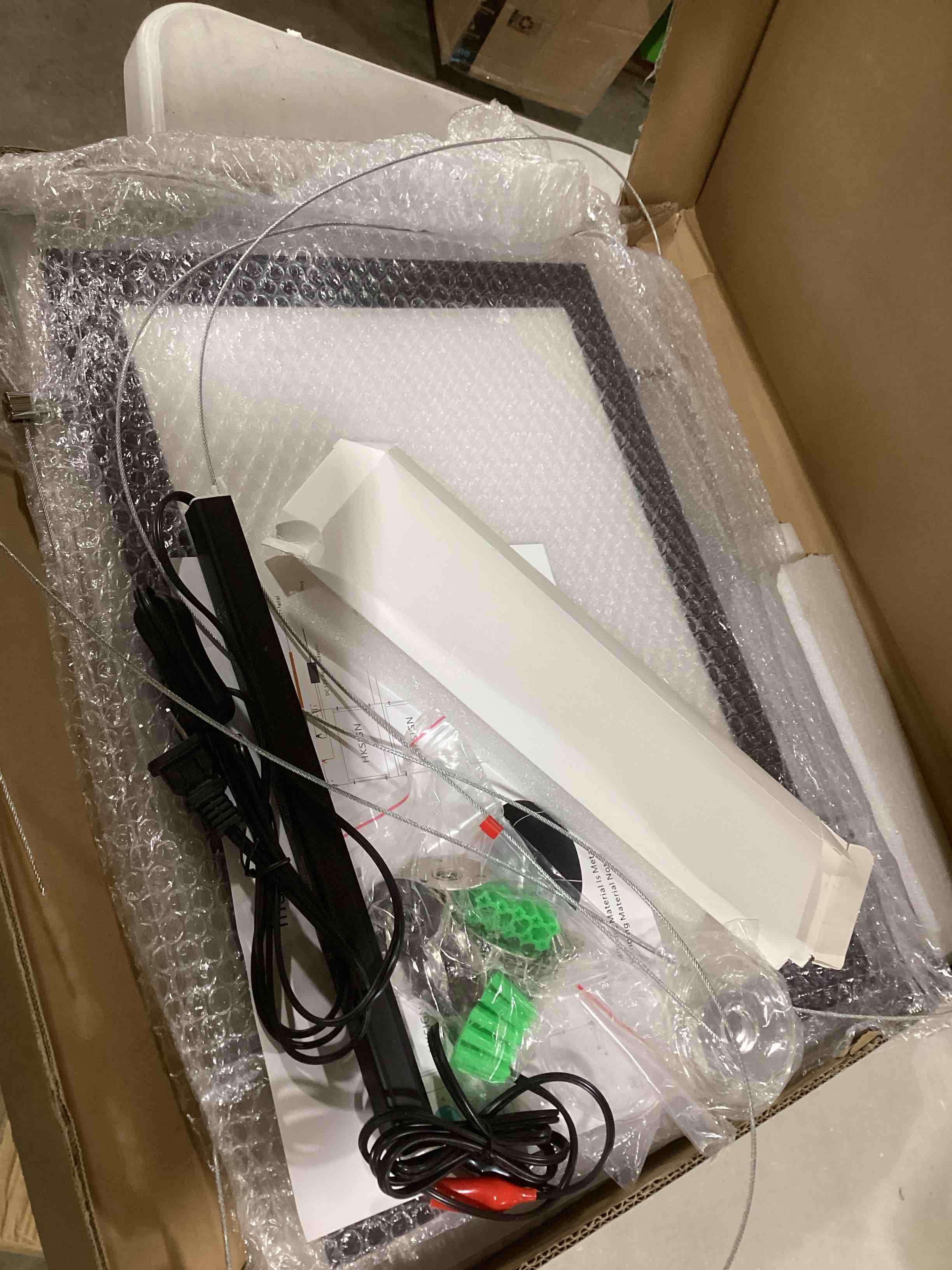 https://s3.amazonaws.com/lotting-images-prod/bidfta/GRA0083346_1733588694691.jpeg