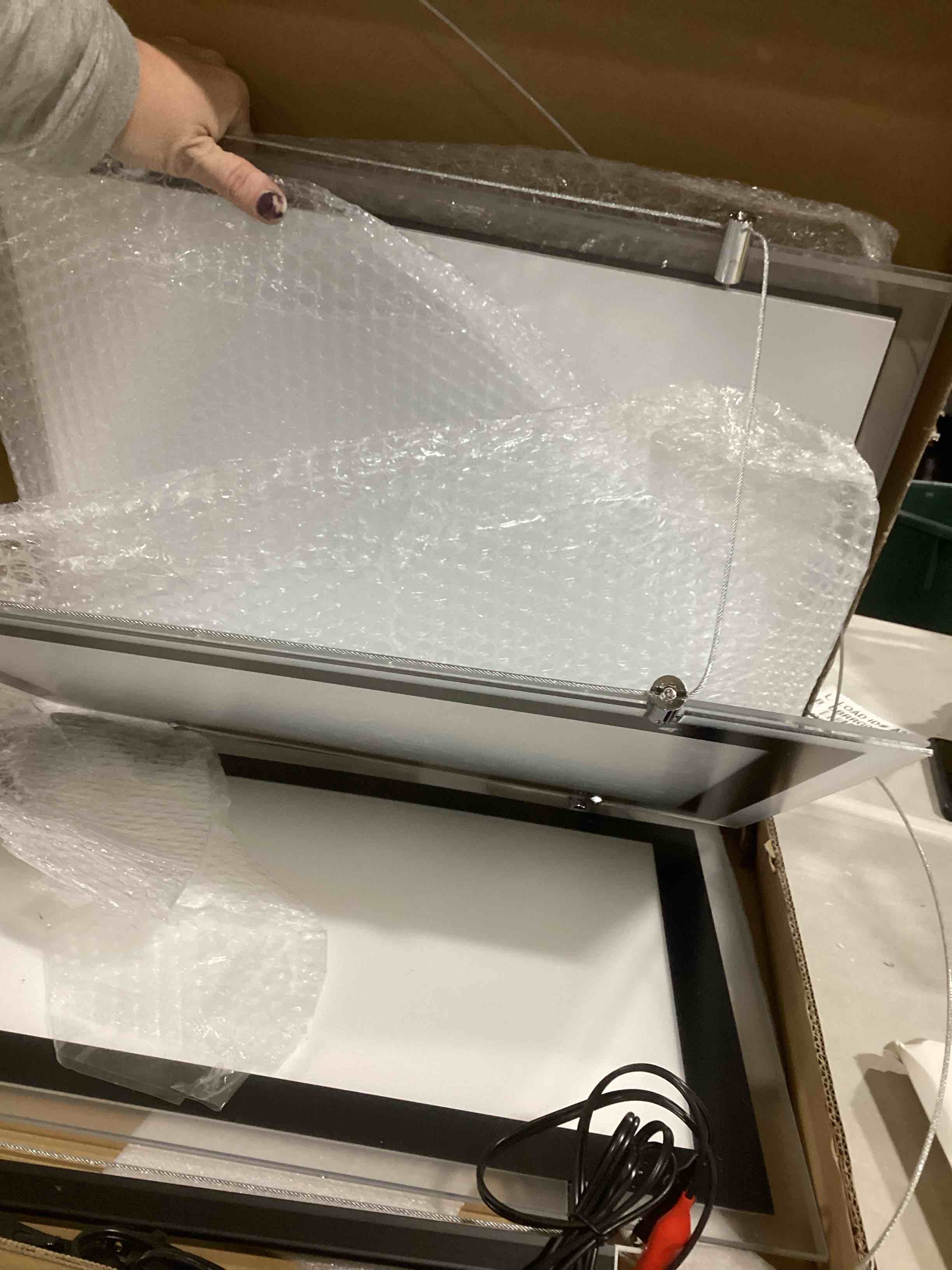 https://s3.amazonaws.com/lotting-images-prod/bidfta/GRA0083346_1733588718059.jpeg