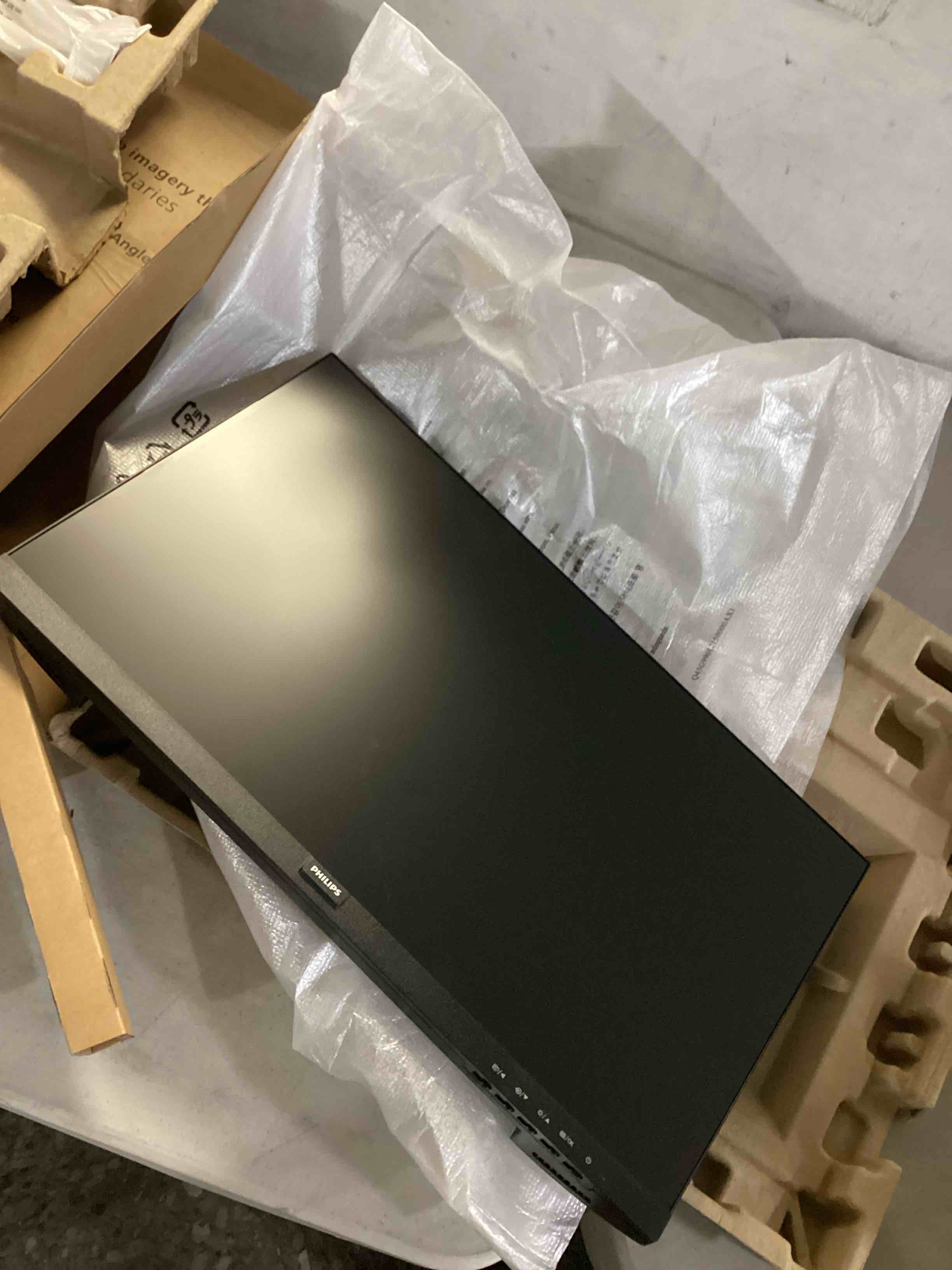 https://s3.amazonaws.com/lotting-images-prod/bidfta/GRA0083667_1733164094945.jpeg