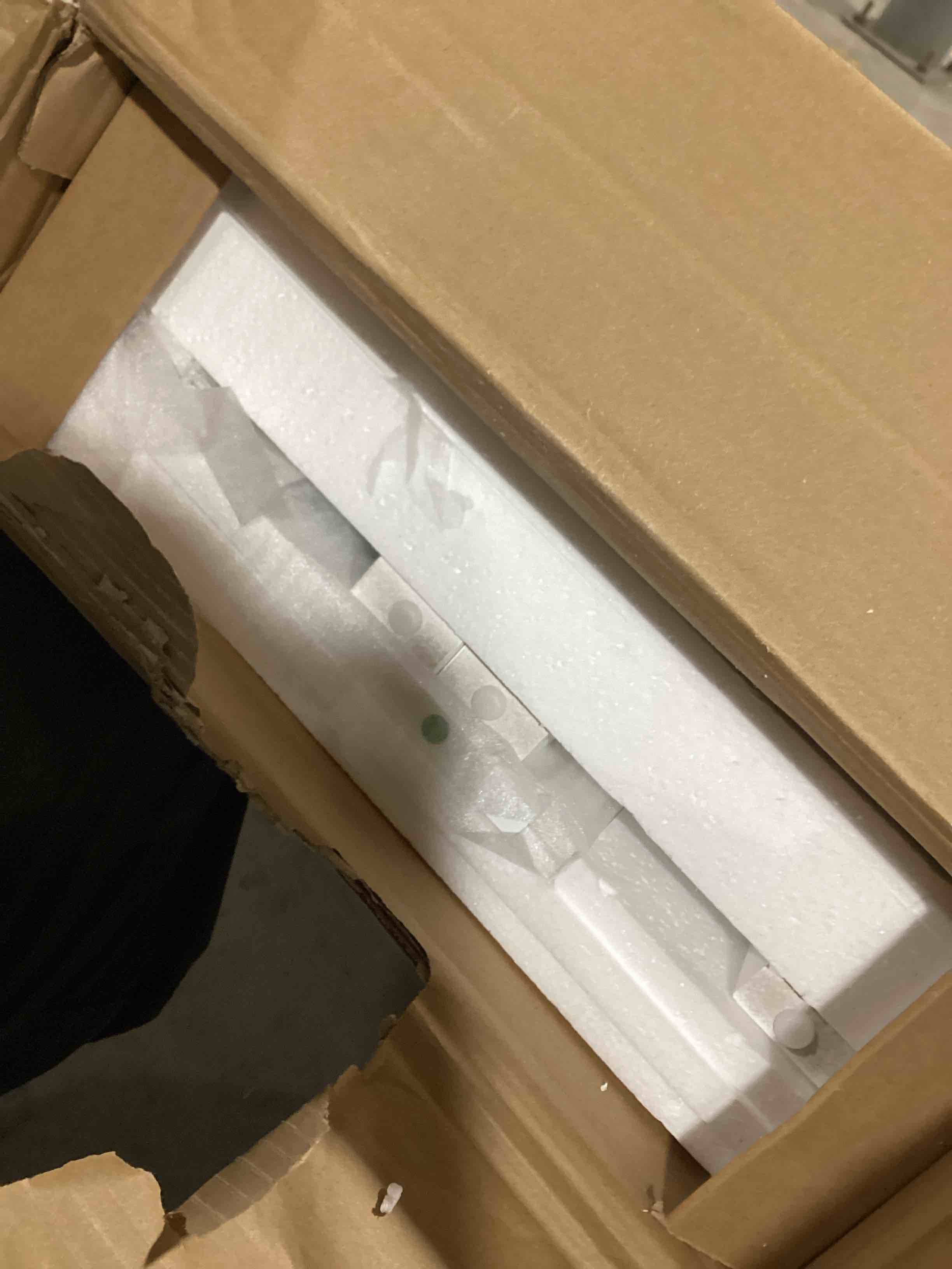 https://s3.amazonaws.com/lotting-images-prod/bidfta/GRA0083760_1732888125772.jpeg