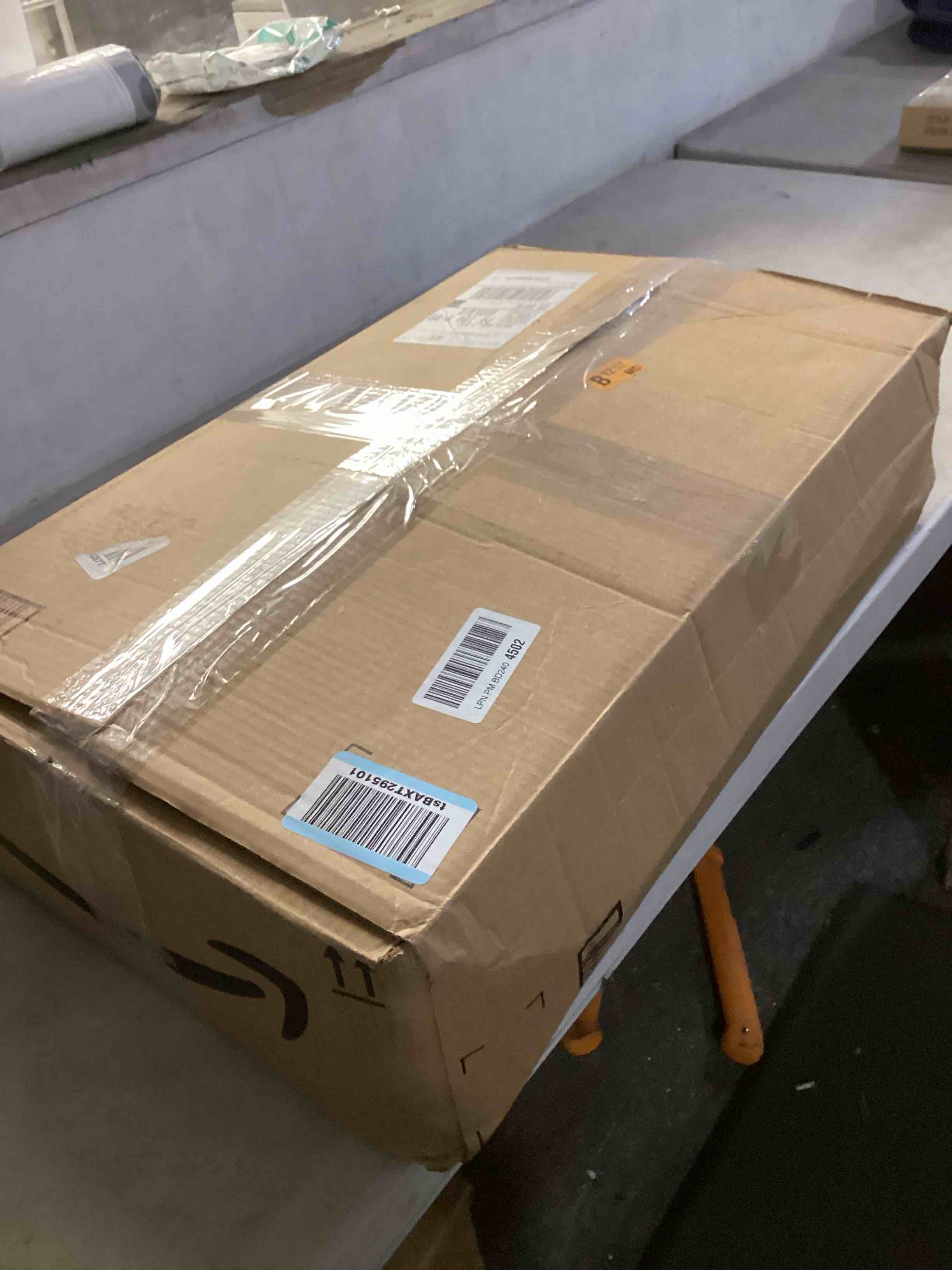 https://s3.amazonaws.com/lotting-images-prod/bidfta/GRA0083787_1732307166095.jpeg