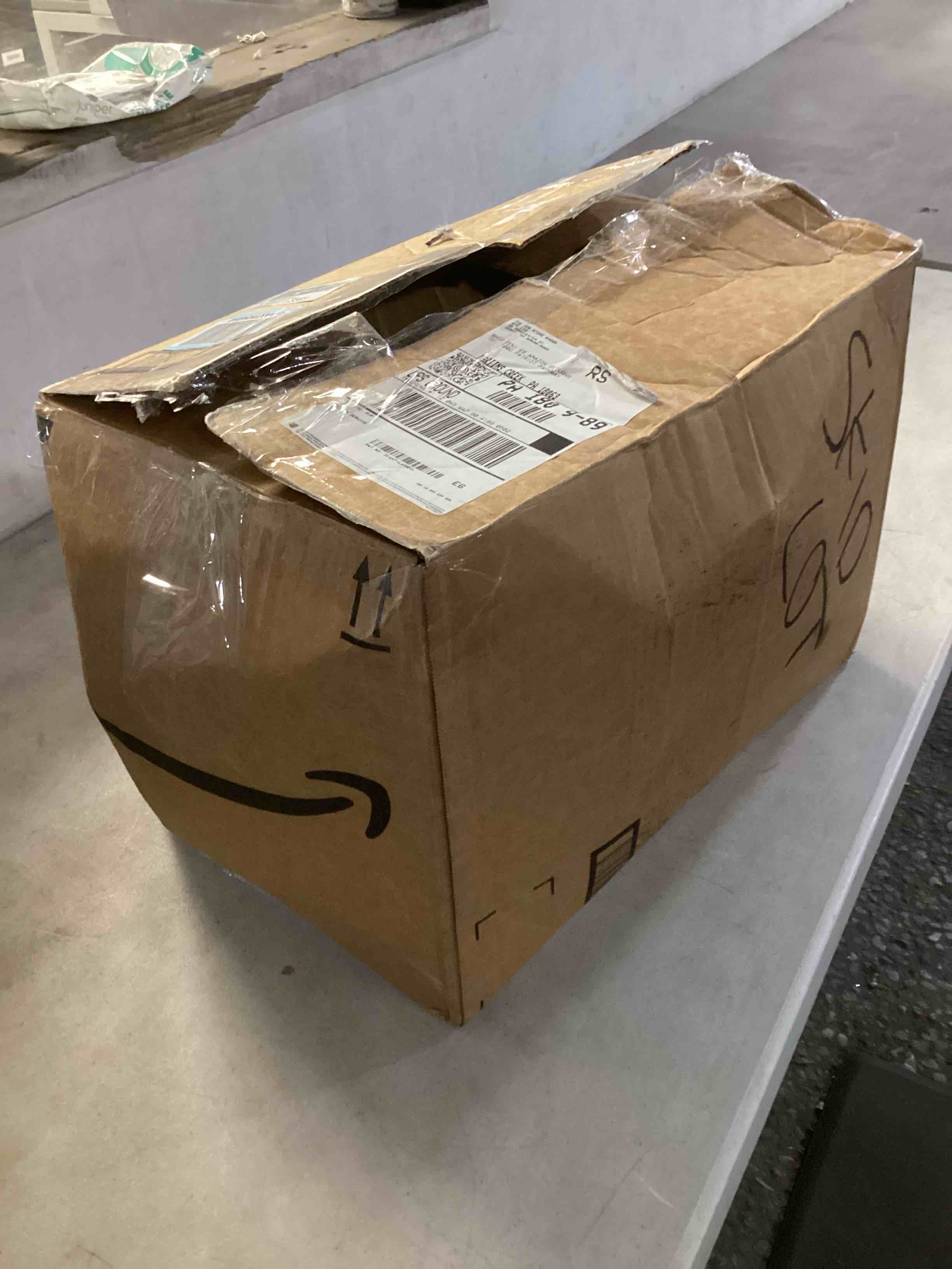 https://s3.amazonaws.com/lotting-images-prod/bidfta/GRA0083855_1732133513051.jpeg