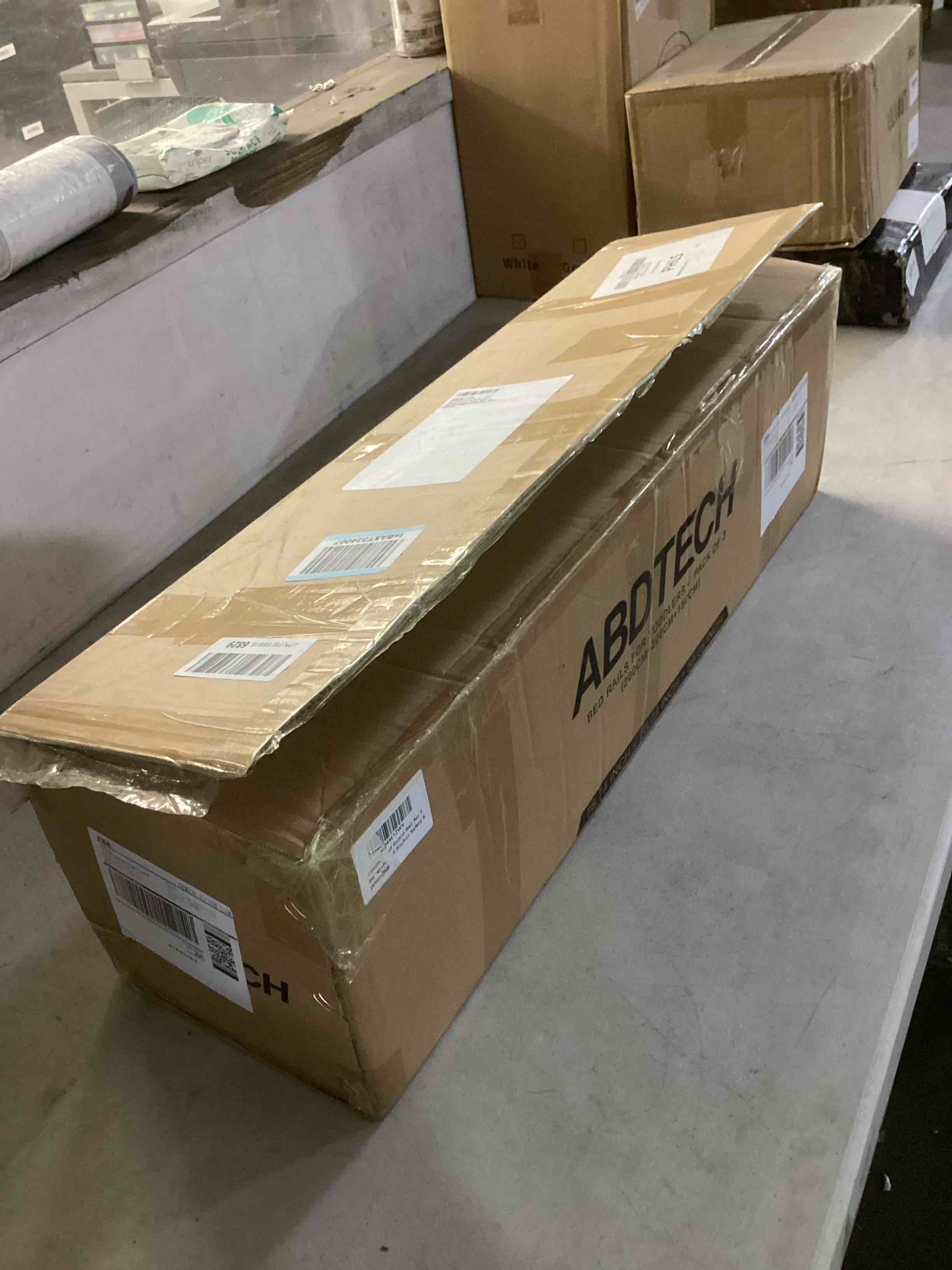 https://s3.amazonaws.com/lotting-images-prod/bidfta/GRA0083930_1731953901766.jpeg