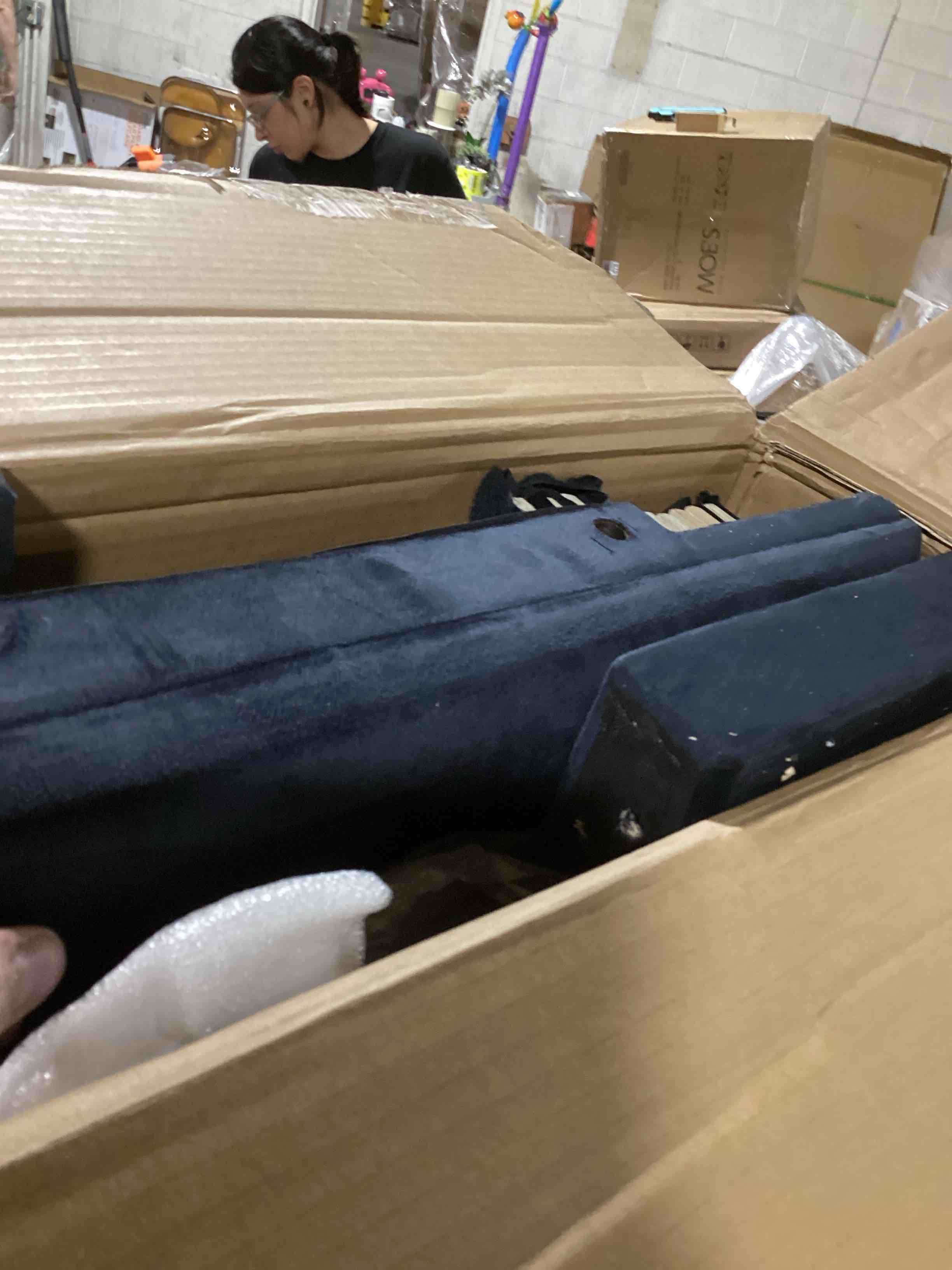 https://s3.amazonaws.com/lotting-images-prod/bidfta/GRA0085516_1730820875358.jpeg