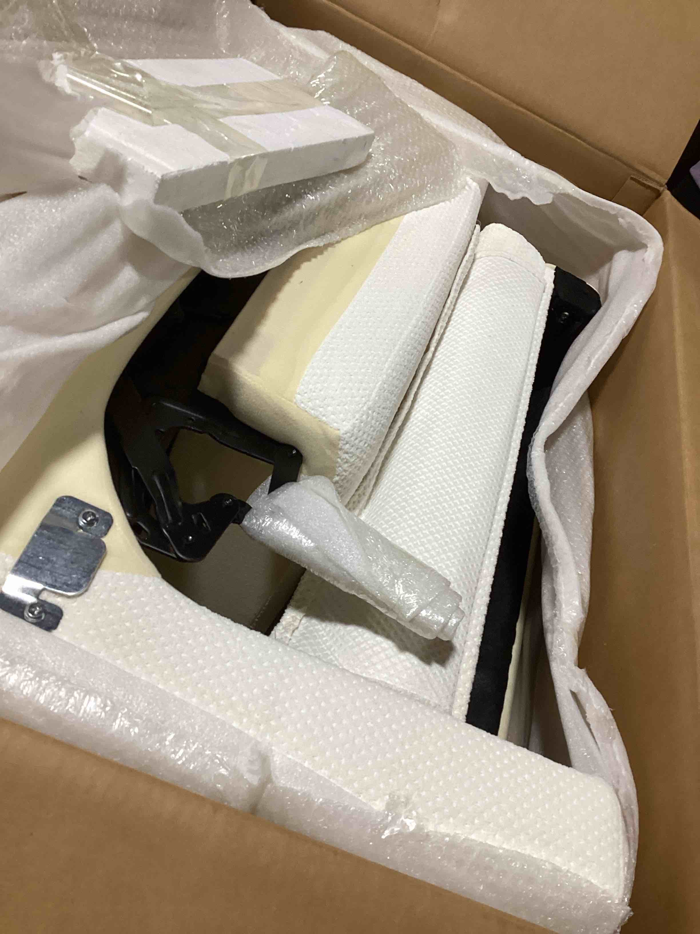https://s3.amazonaws.com/lotting-images-prod/bidfta/GRA0086064_1730479940871.jpeg