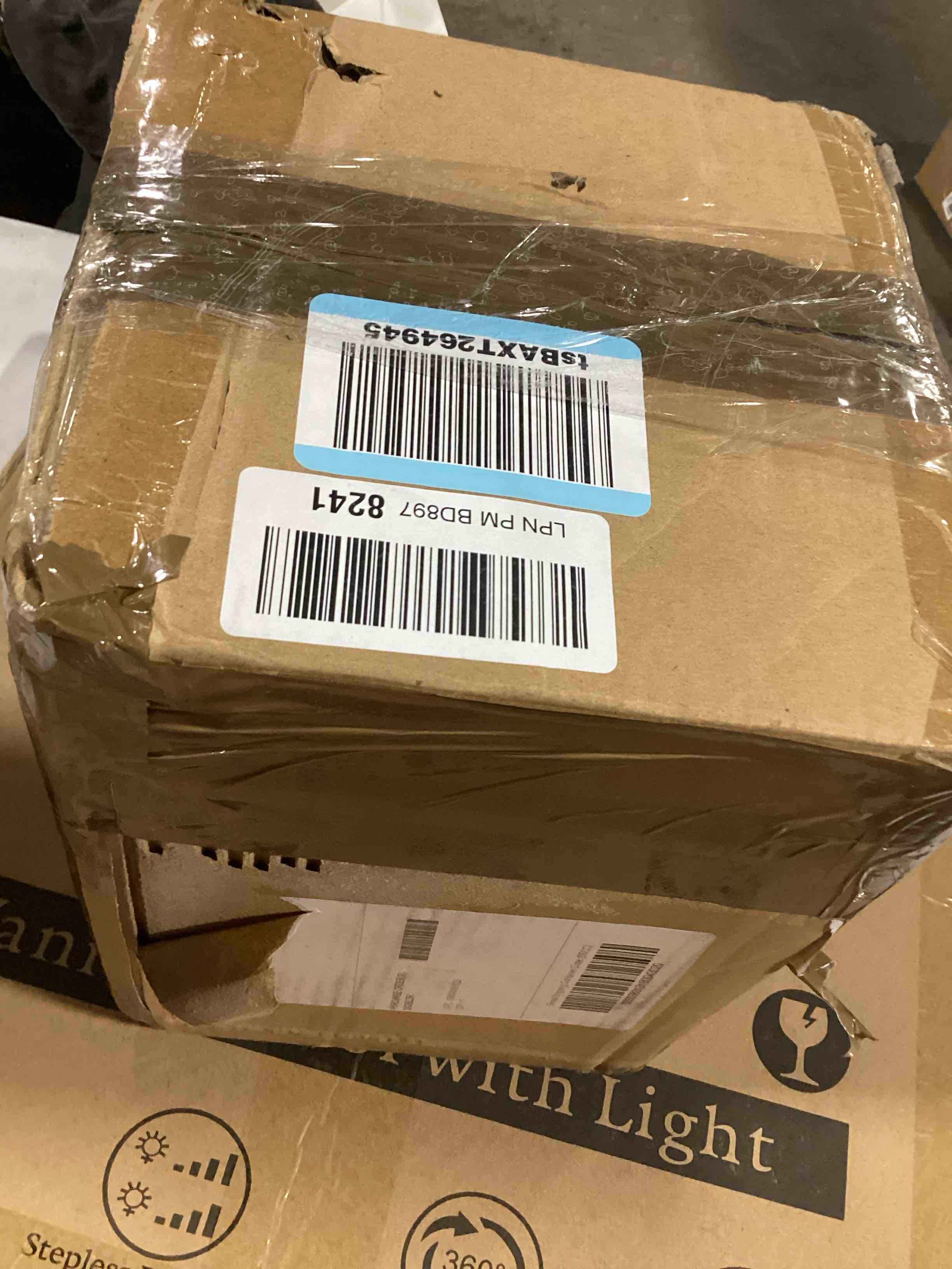 https://s3.amazonaws.com/lotting-images-prod/bidfta/GRA0086418_1730379946276.jpeg