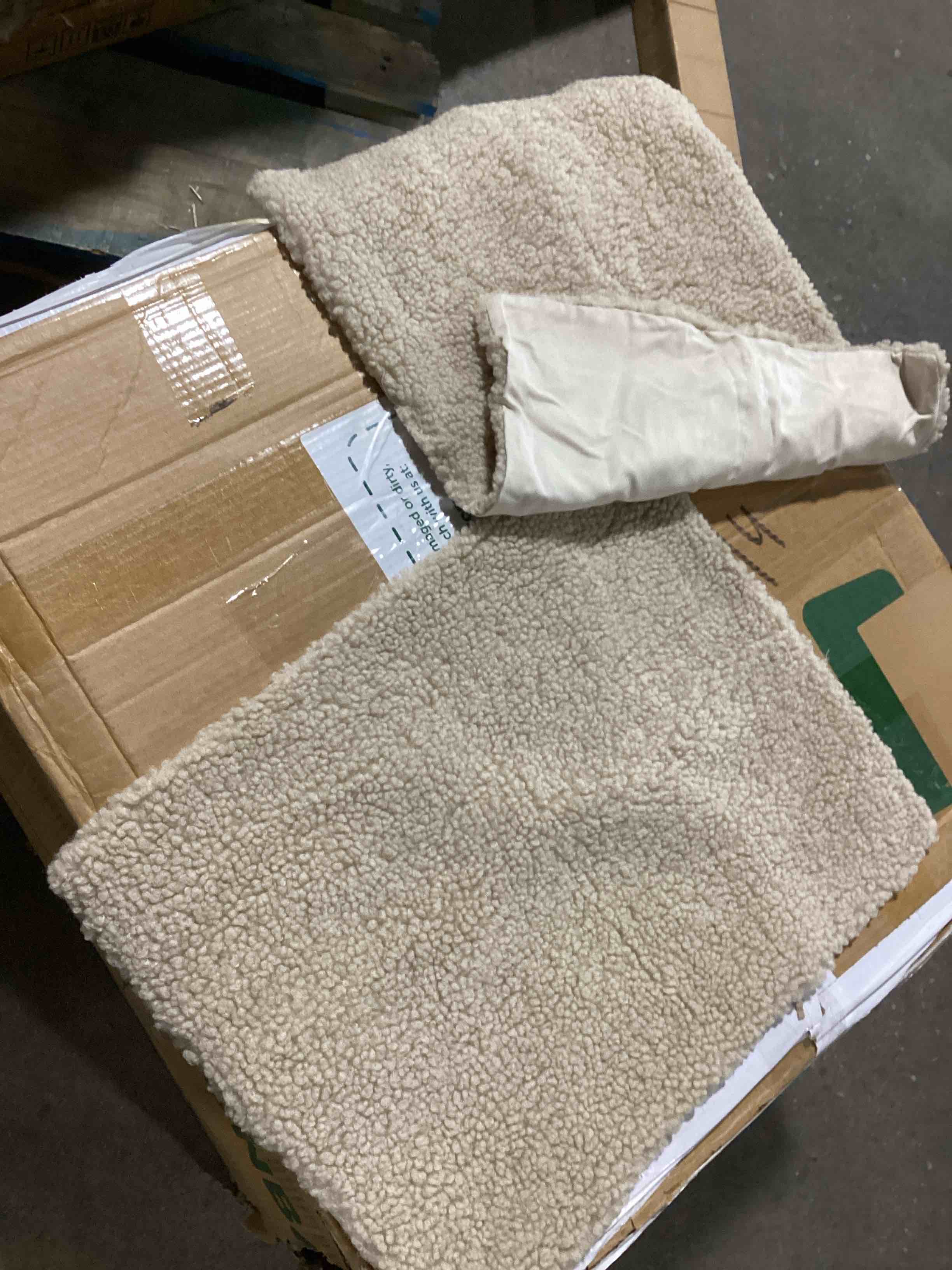 https://s3.amazonaws.com/lotting-images-prod/bidfta/GRA0086561_1730306000946.jpeg