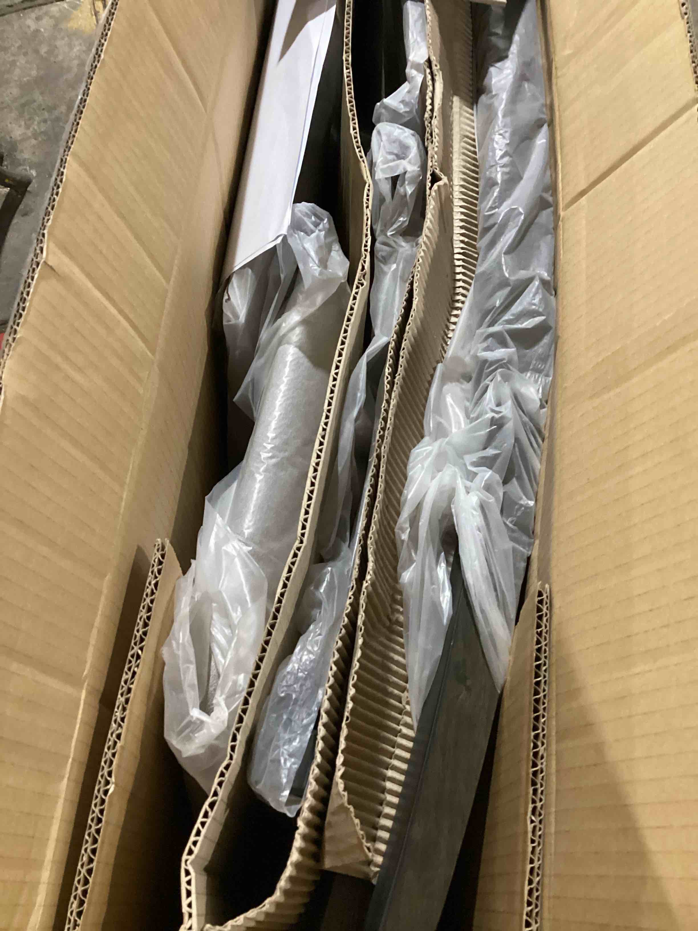https://s3.amazonaws.com/lotting-images-prod/bidfta/GRA0086681_1730215452486.jpeg