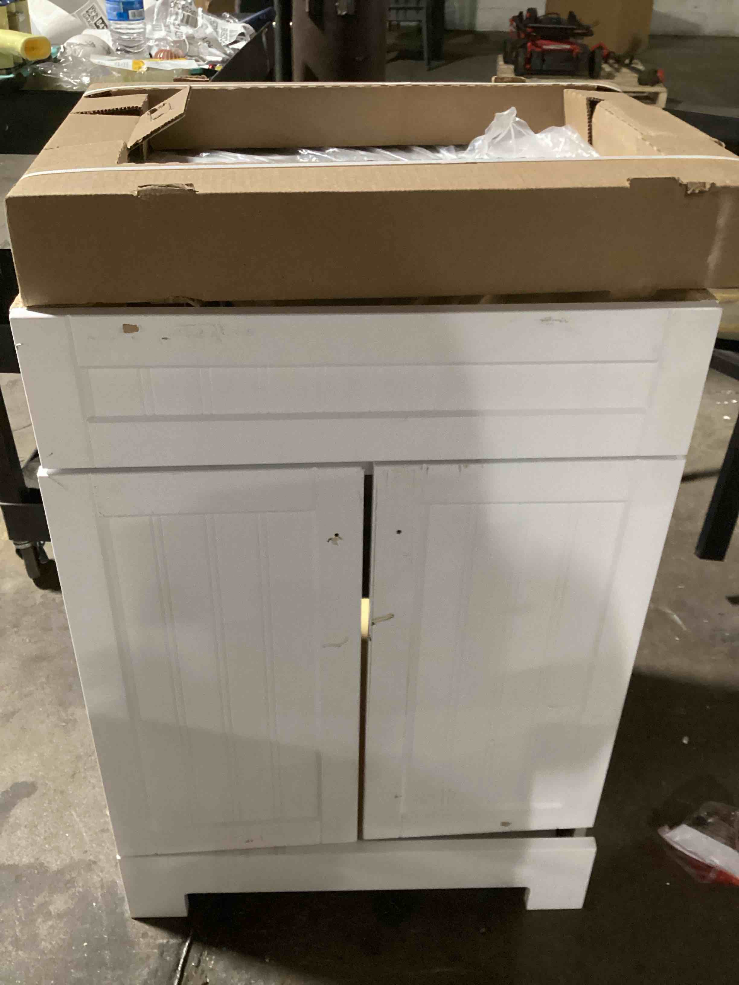 https://s3.amazonaws.com/lotting-images-prod/bidfta/GRA0088475_1730222305103.jpeg