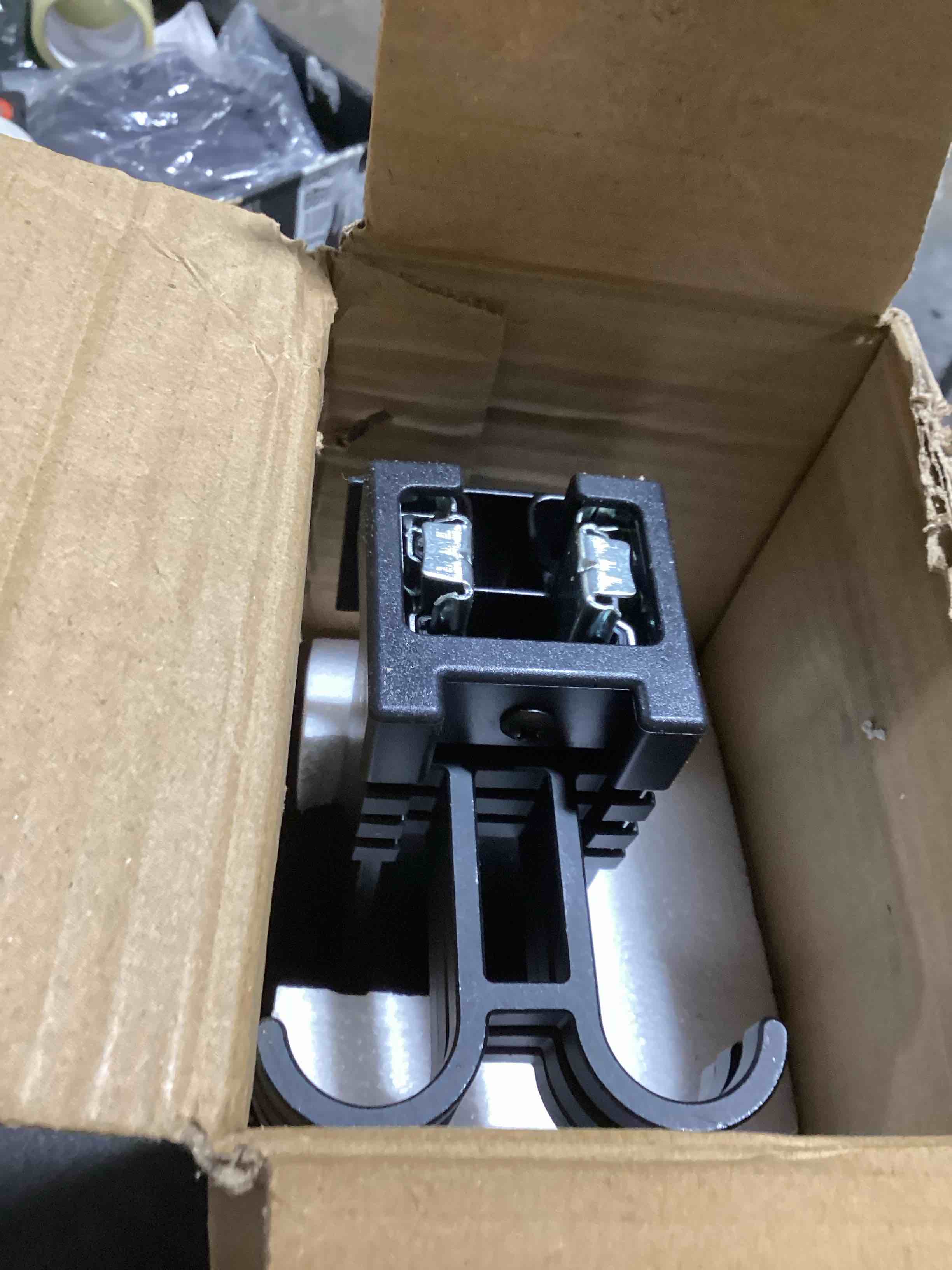 https://s3.amazonaws.com/lotting-images-prod/bidfta/GRA0089618_1729531279327.jpeg