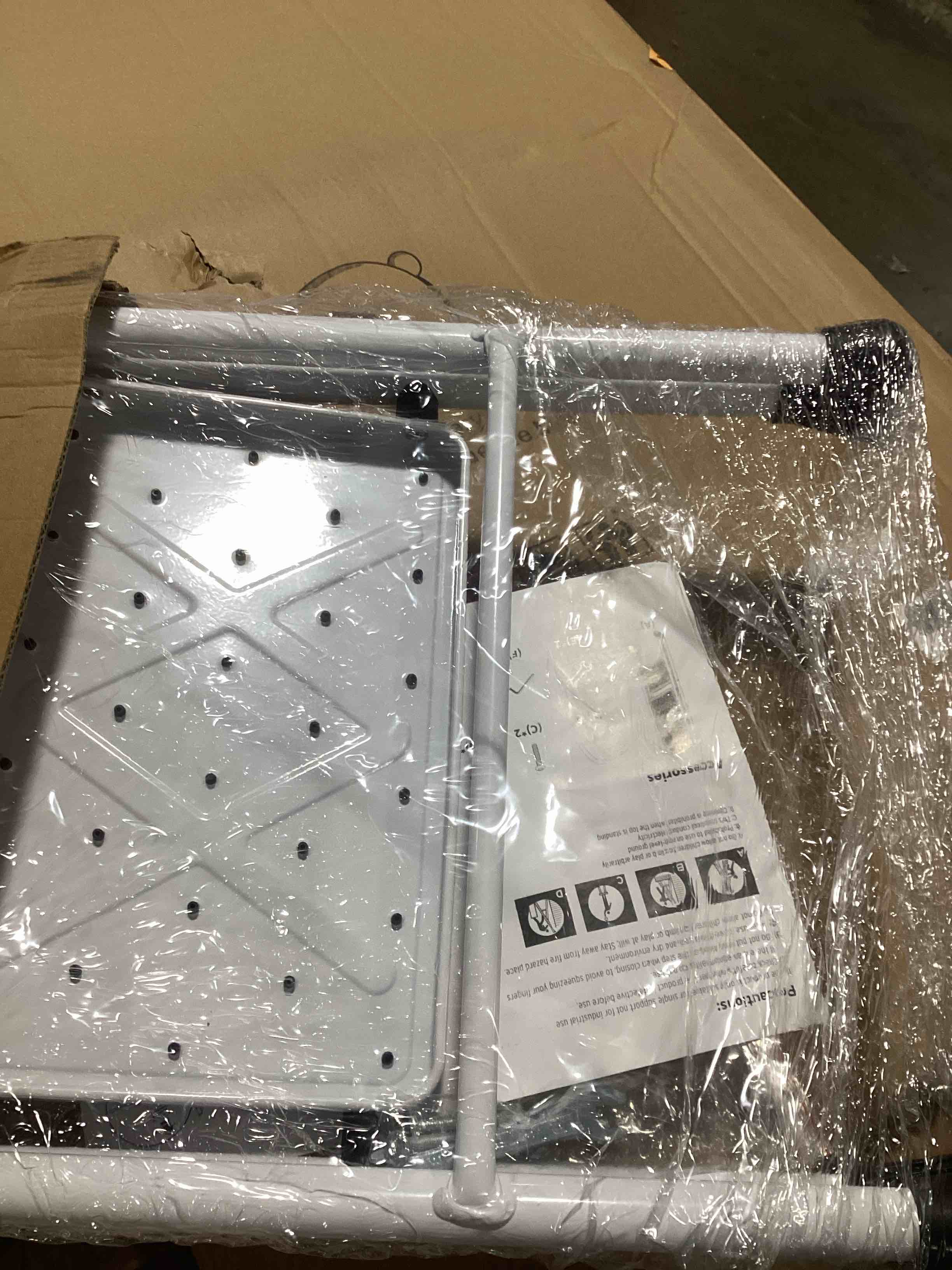 https://s3.amazonaws.com/lotting-images-prod/bidfta/GRA0089627_1729530204315.jpeg