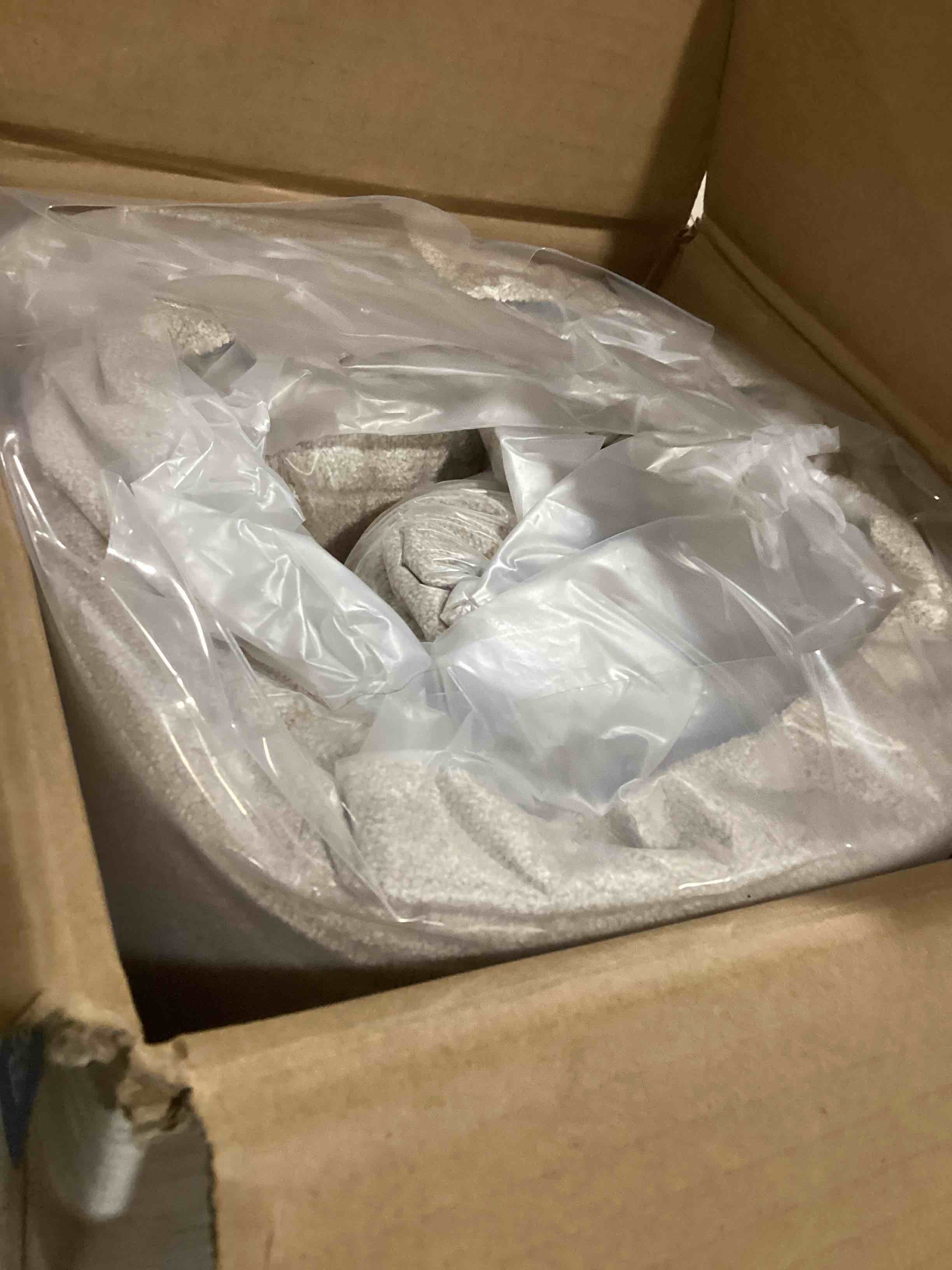 https://s3.amazonaws.com/lotting-images-prod/bidfta/GRA0094651_1733408540749.jpeg