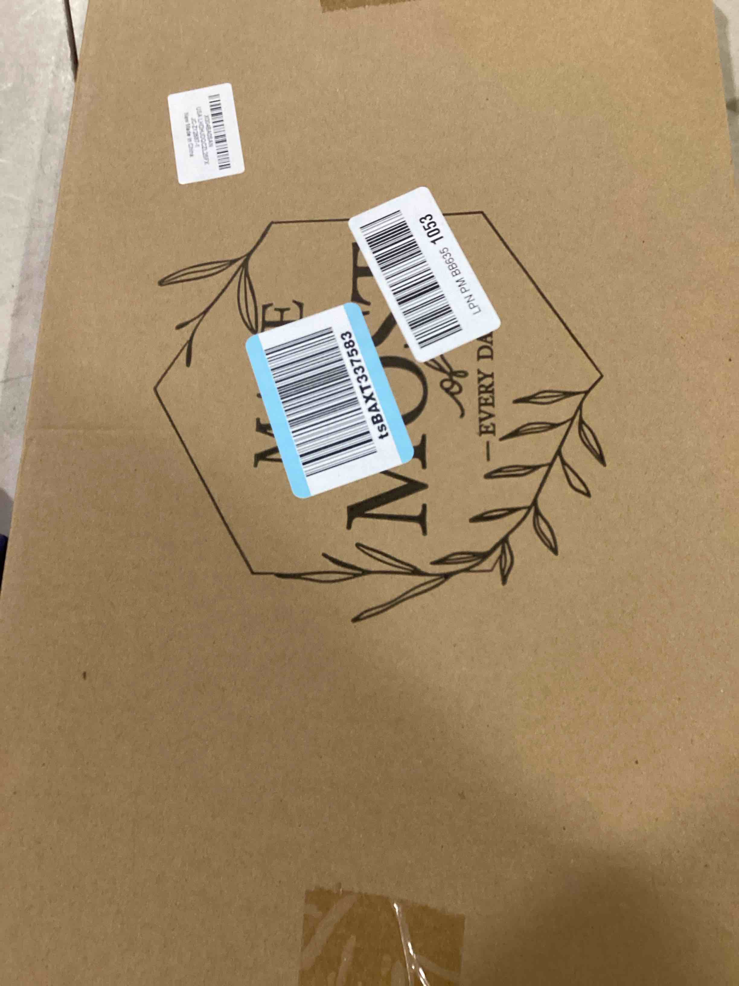https://s3.amazonaws.com/lotting-images-prod/bidfta/GRA0094982_1732050180860.jpeg