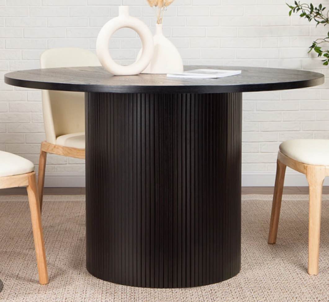 Round Fluted Pedestal Dining Table Natural wood/ Black/ Walnut BLACK (incomplete)