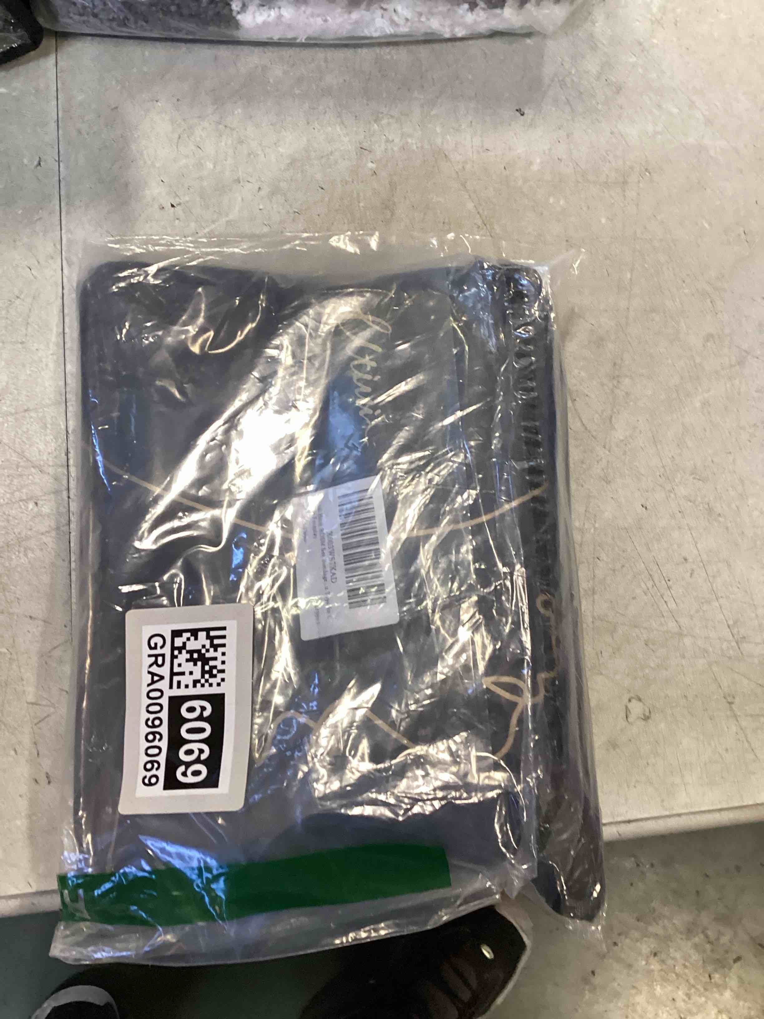 https://s3.amazonaws.com/lotting-images-prod/bidfta/GRA0096069_1728408354335.jpeg