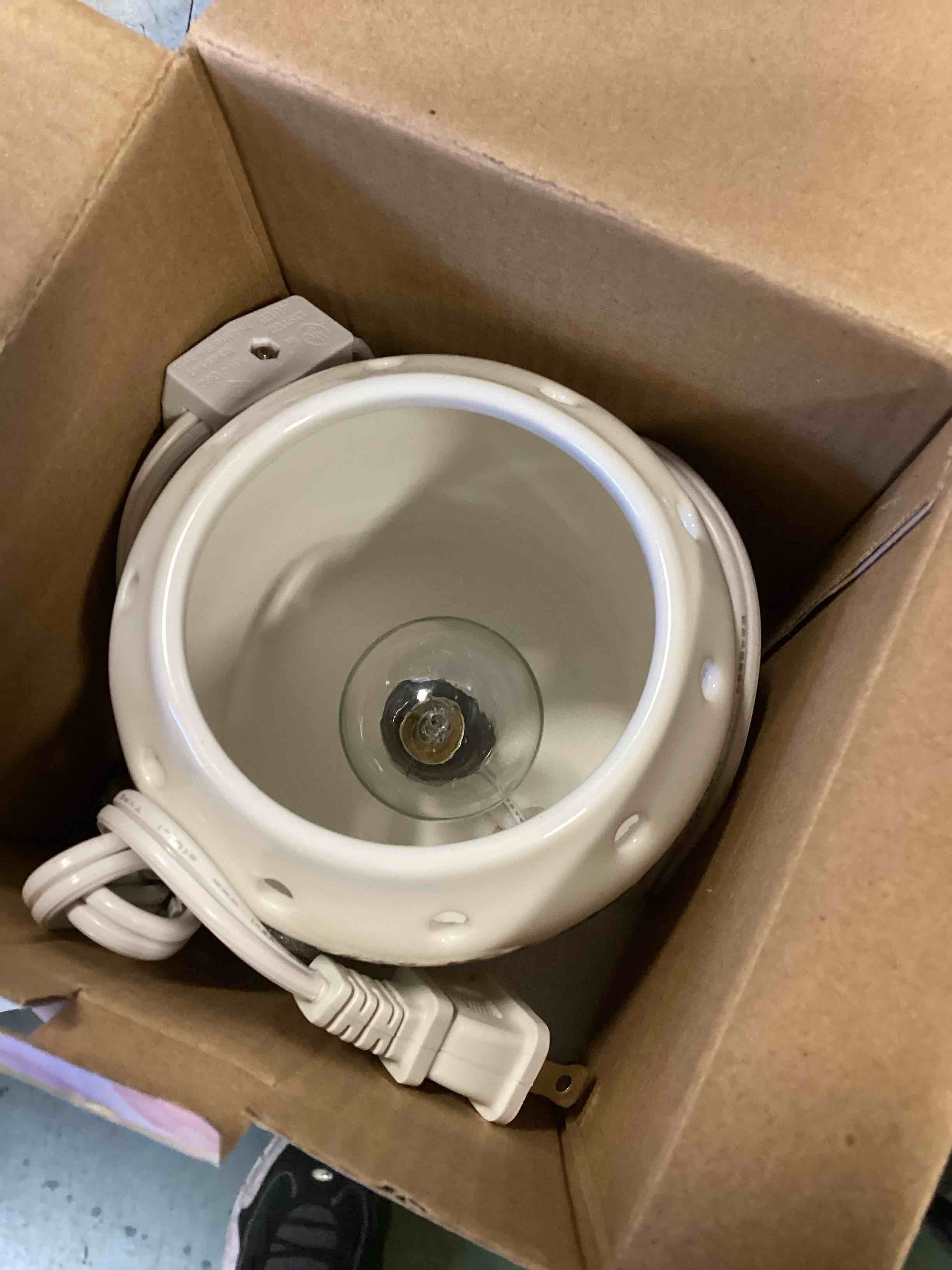 https://s3.amazonaws.com/lotting-images-prod/bidfta/GRA0096115_1728401760449.jpeg