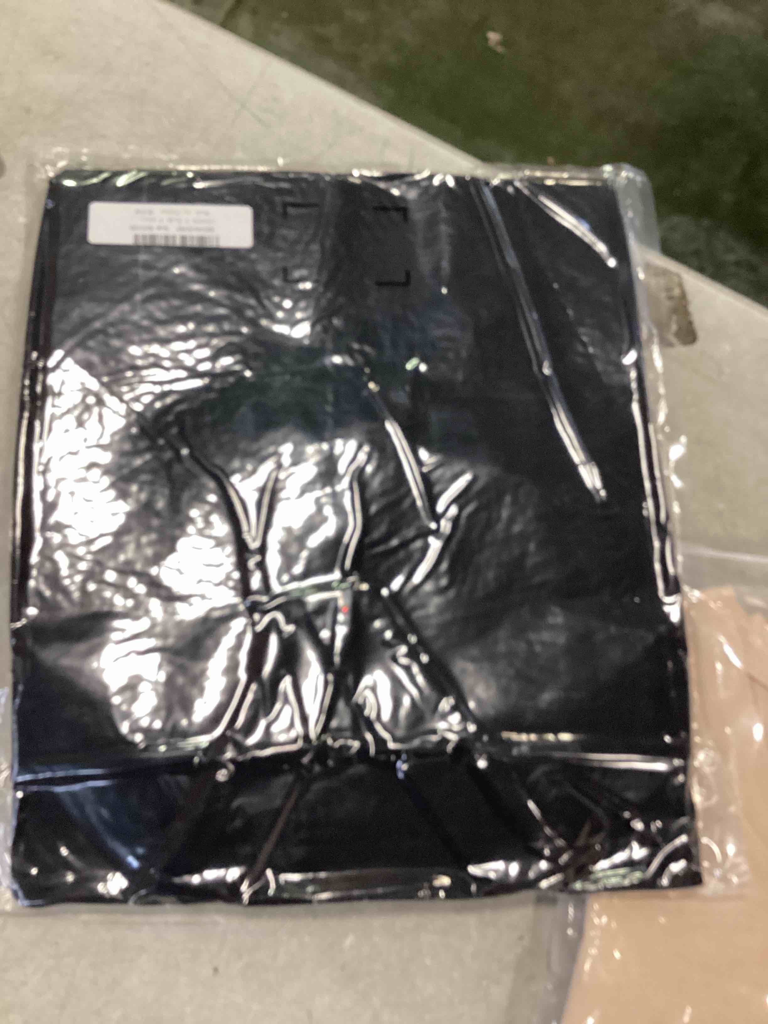 https://s3.amazonaws.com/lotting-images-prod/bidfta/GRA0097307_1727801352219.jpeg