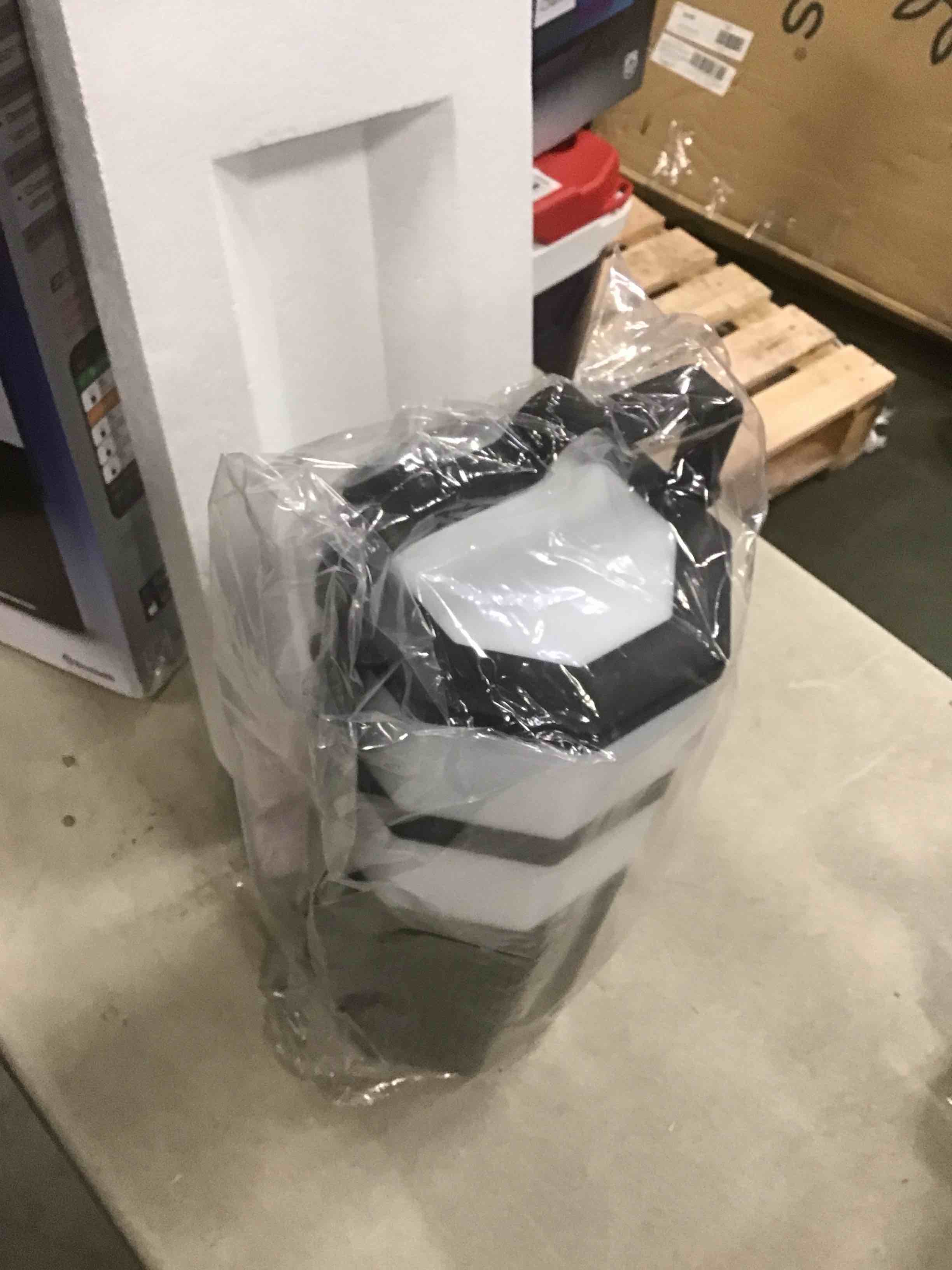 https://s3.amazonaws.com/lotting-images-prod/bidfta/GRA0101500_1729693249459.jpeg