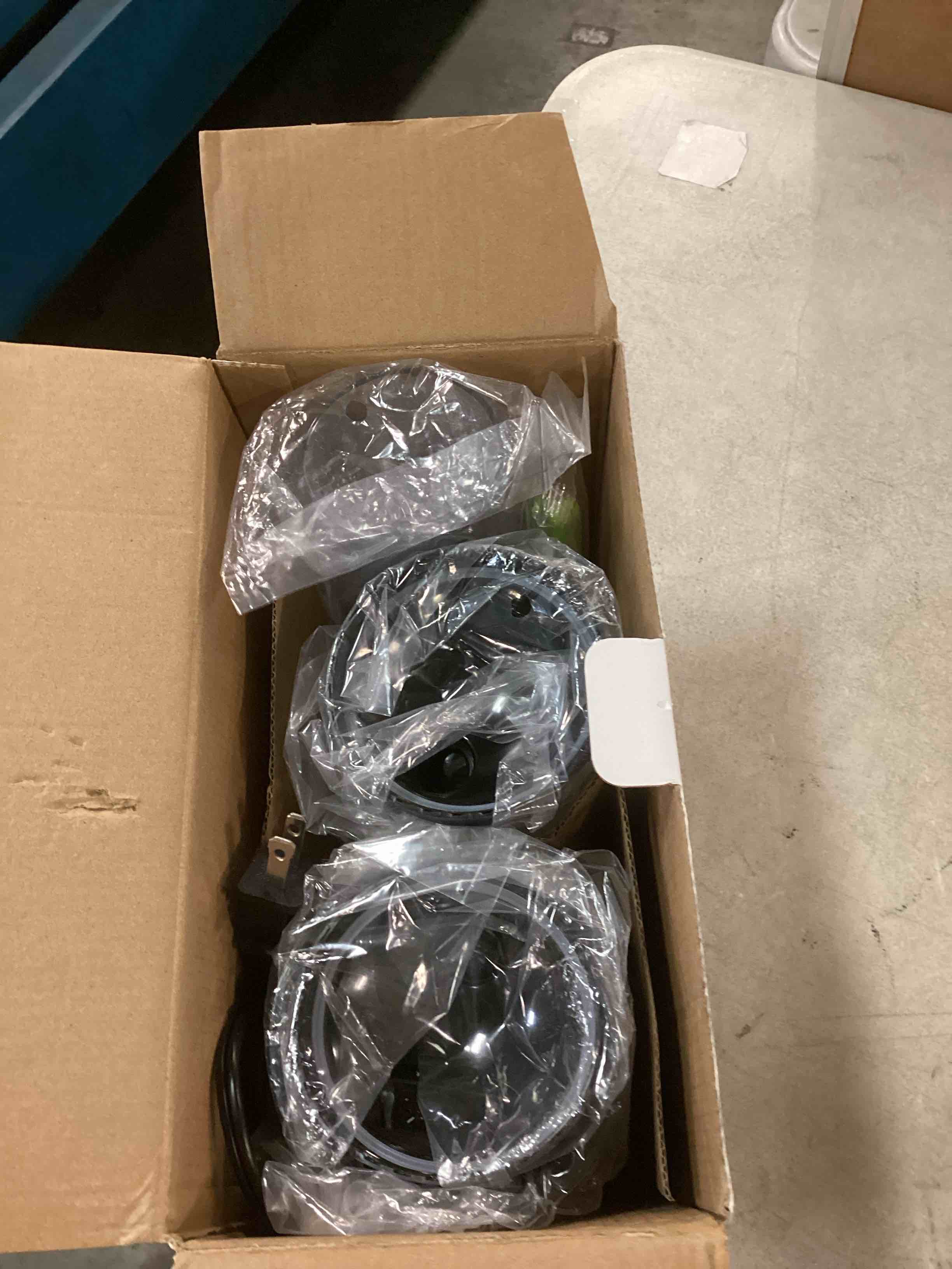 https://s3.amazonaws.com/lotting-images-prod/bidfta/GRA0102368_1727916874238.jpeg