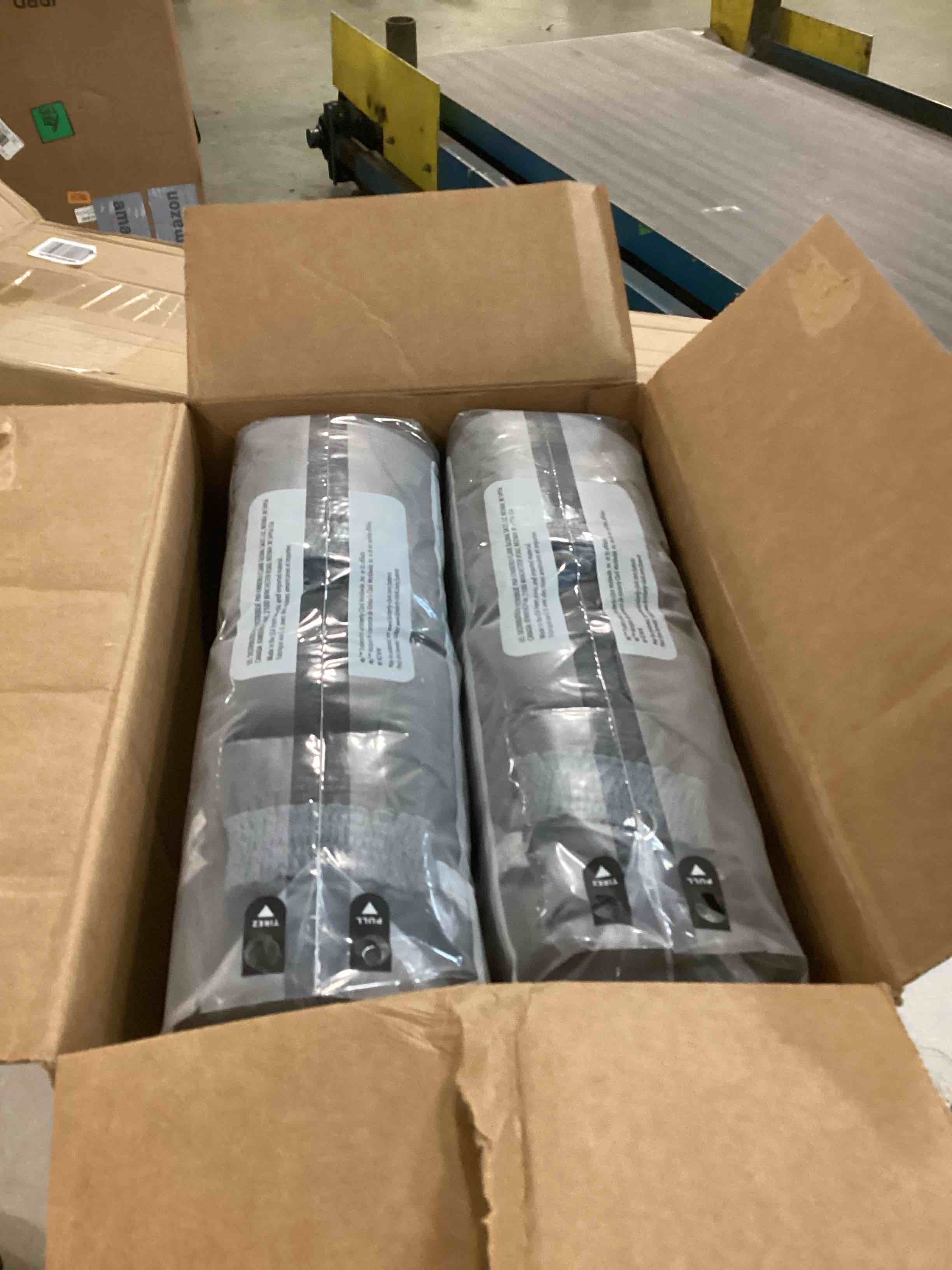 https://s3.amazonaws.com/lotting-images-prod/bidfta/GRA0103303_1727475943270.jpeg