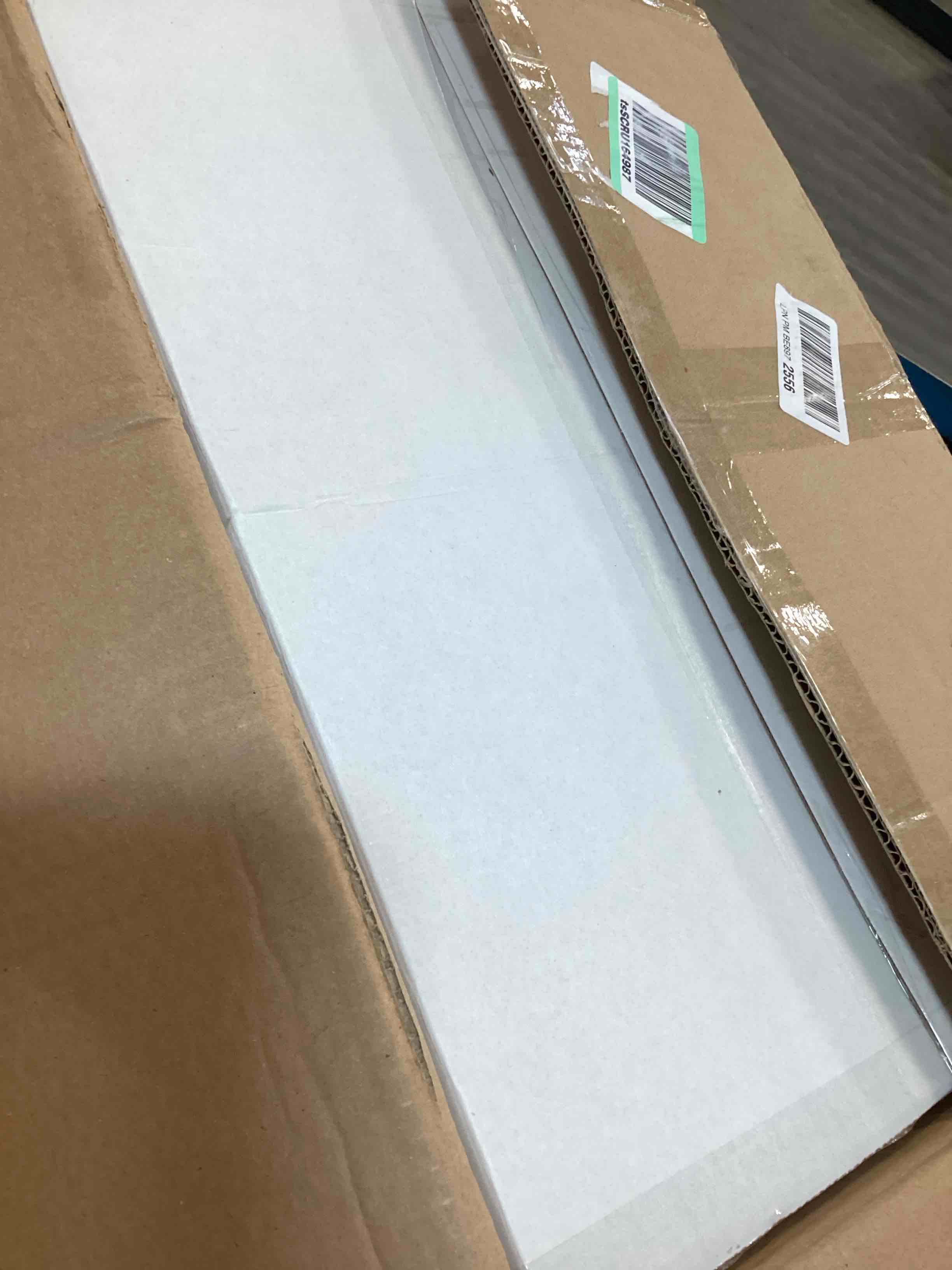 https://s3.amazonaws.com/lotting-images-prod/bidfta/GRA0104469_1727706845625.jpeg