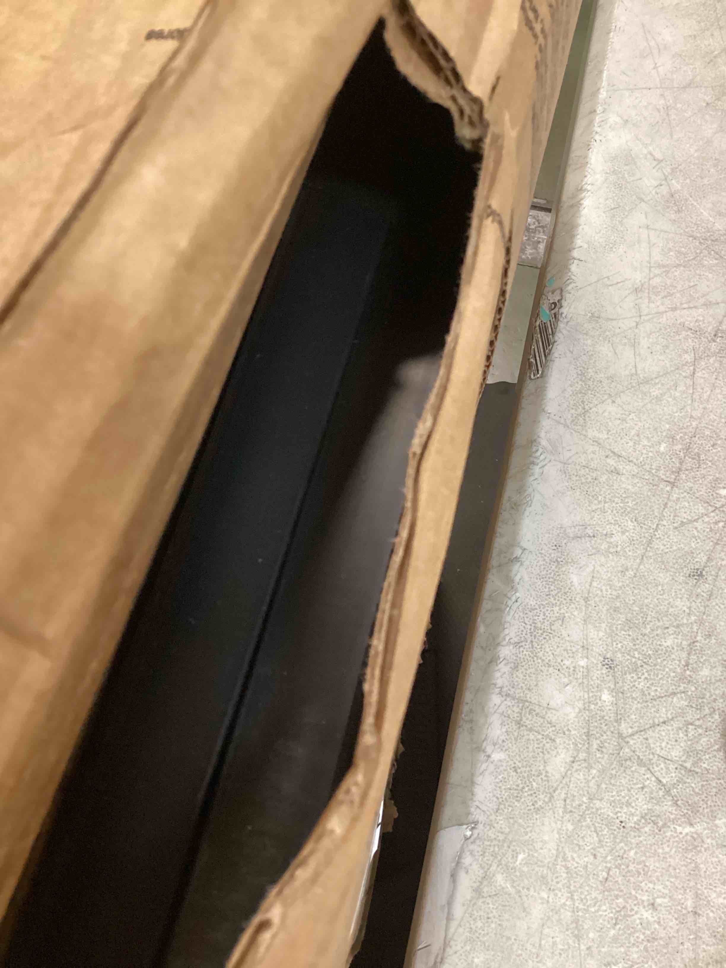 https://s3.amazonaws.com/lotting-images-prod/bidfta/GRA0105161_1727365557266.jpeg