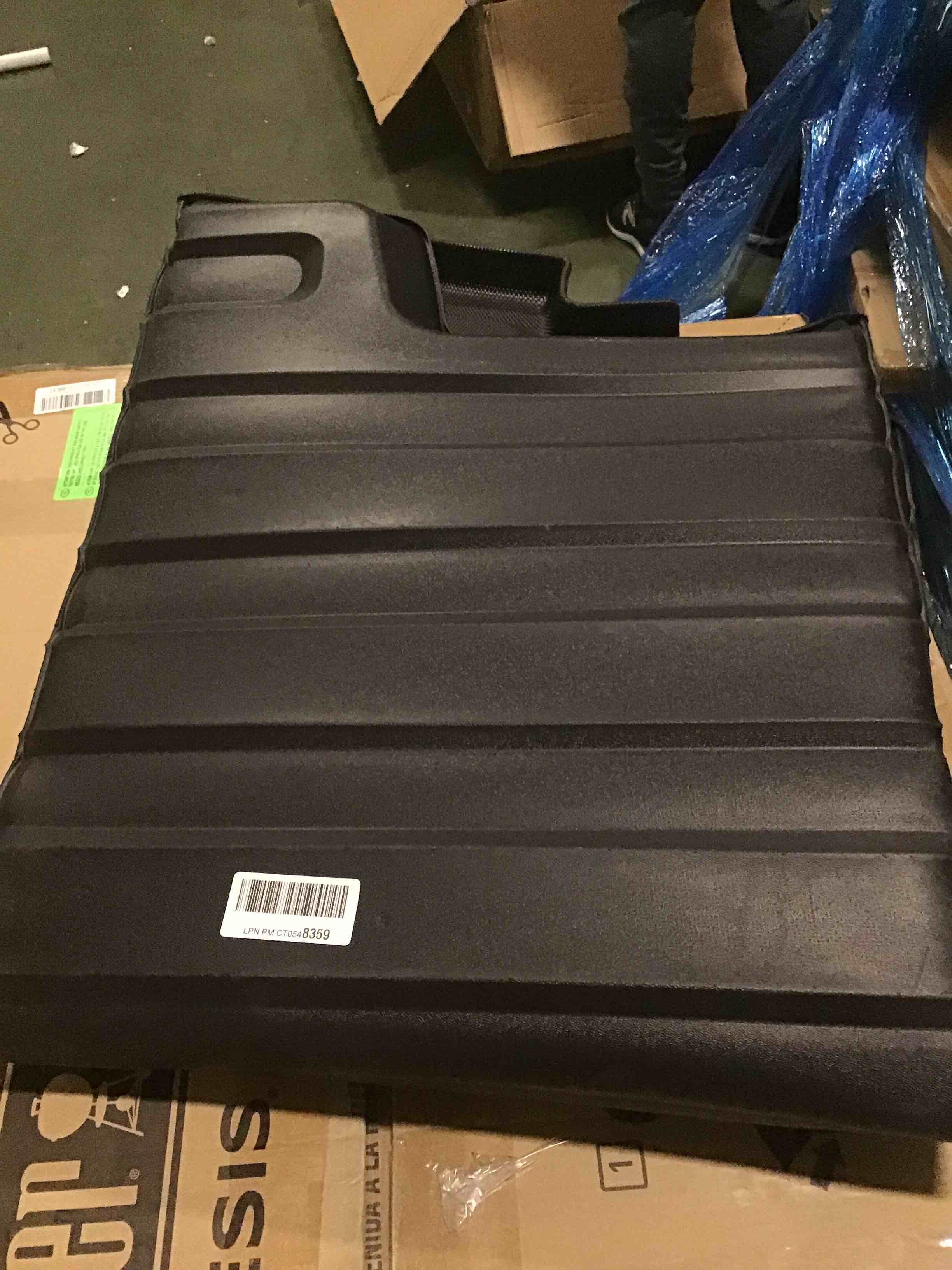 https://s3.amazonaws.com/lotting-images-prod/bidfta/GRA0106468_1732585245383.jpeg