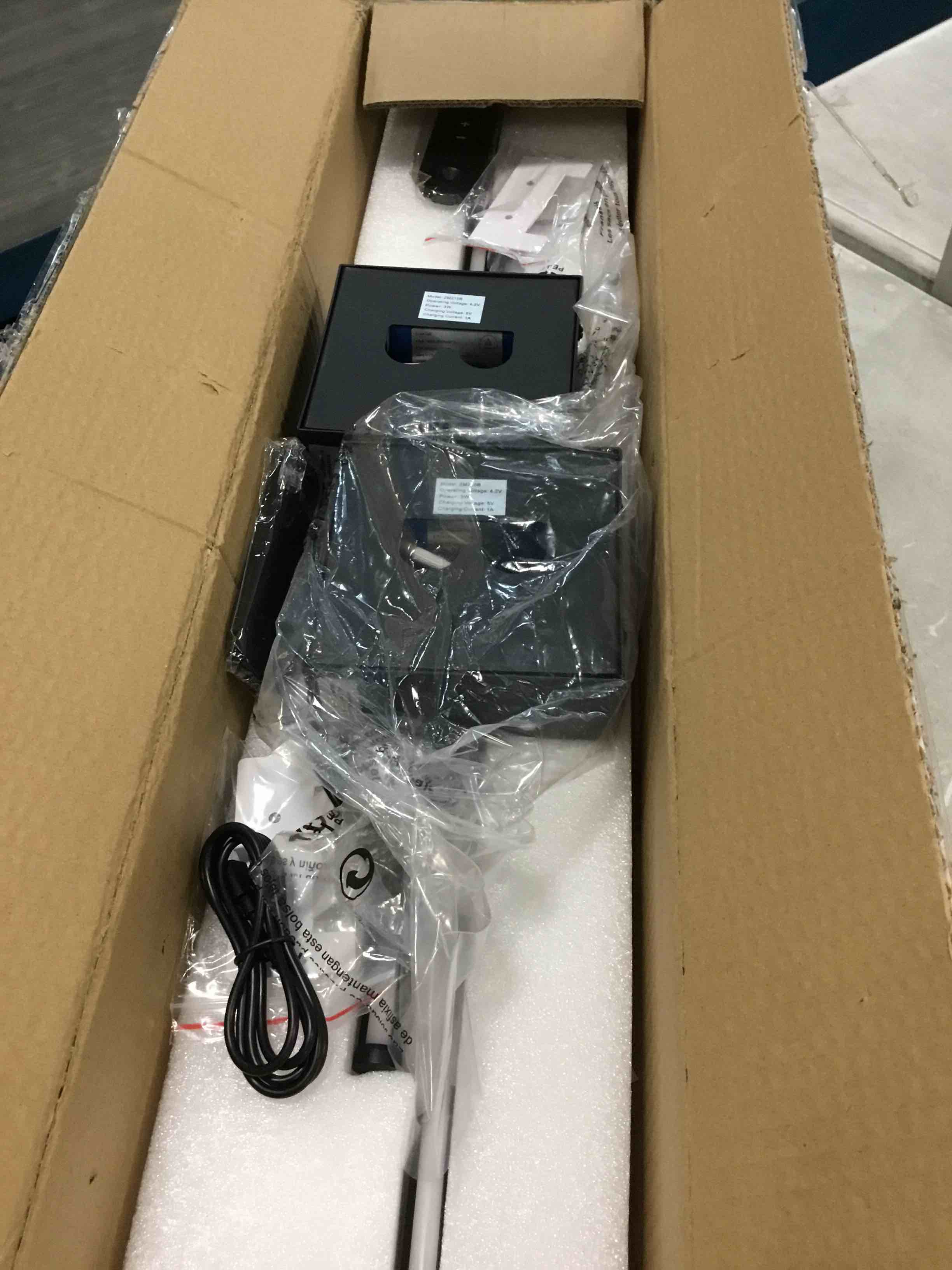 https://s3.amazonaws.com/lotting-images-prod/bidfta/GRA0107609_1731363573240.jpeg