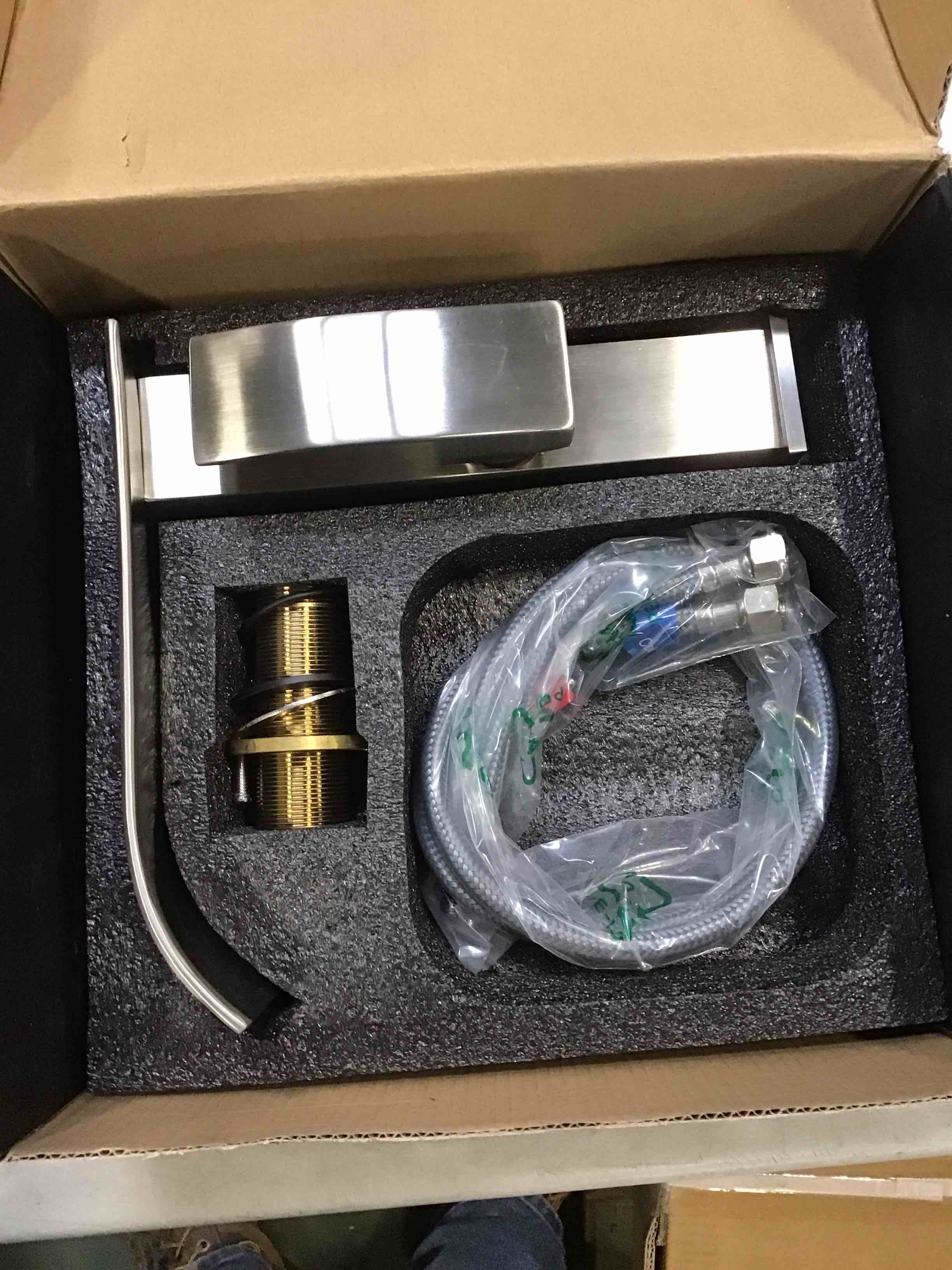 https://s3.amazonaws.com/lotting-images-prod/bidfta/GRA0111398_1731429666859.jpeg