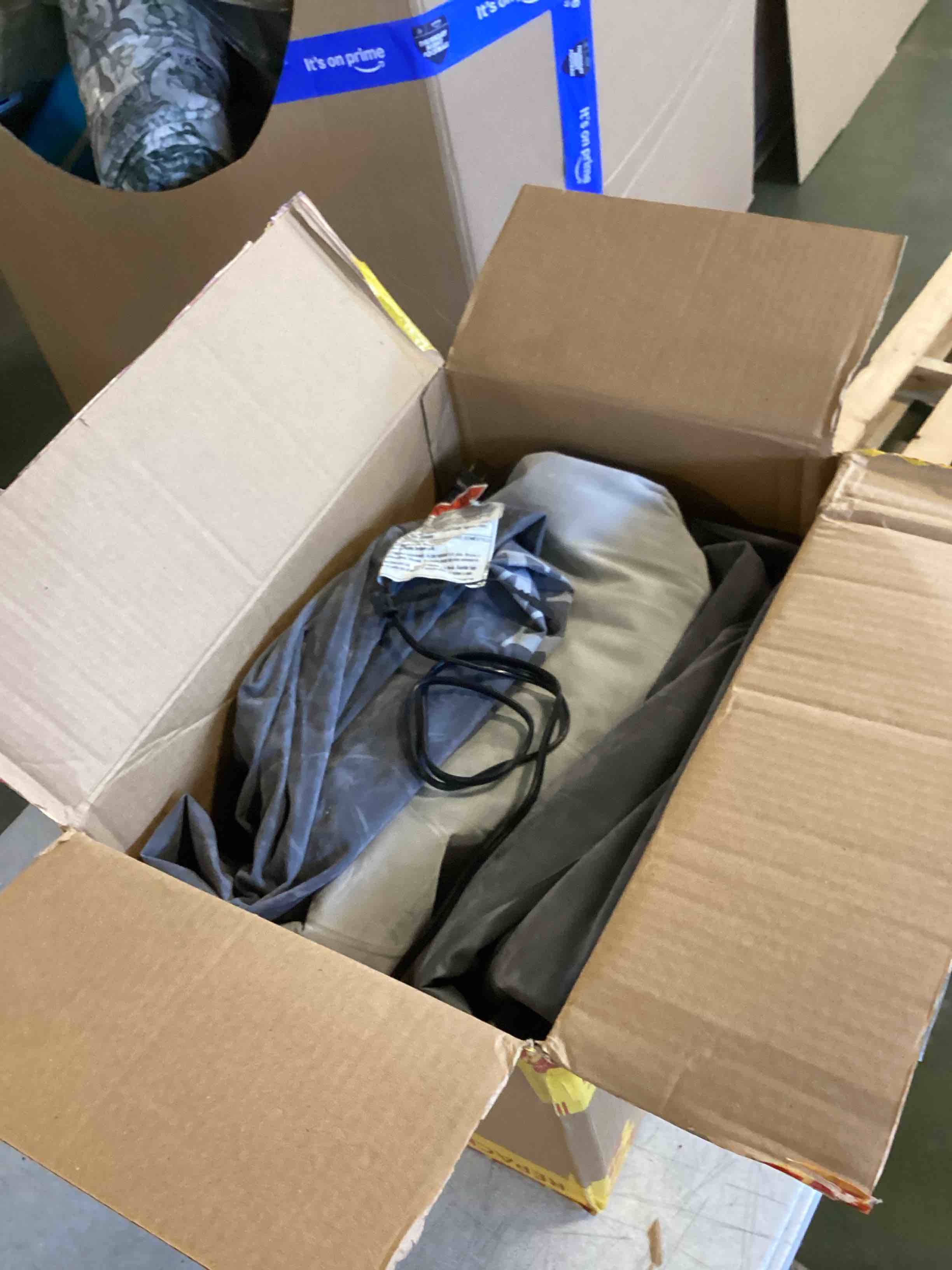 https://s3.amazonaws.com/lotting-images-prod/bidfta/GRA0114940_1728591561469.jpeg